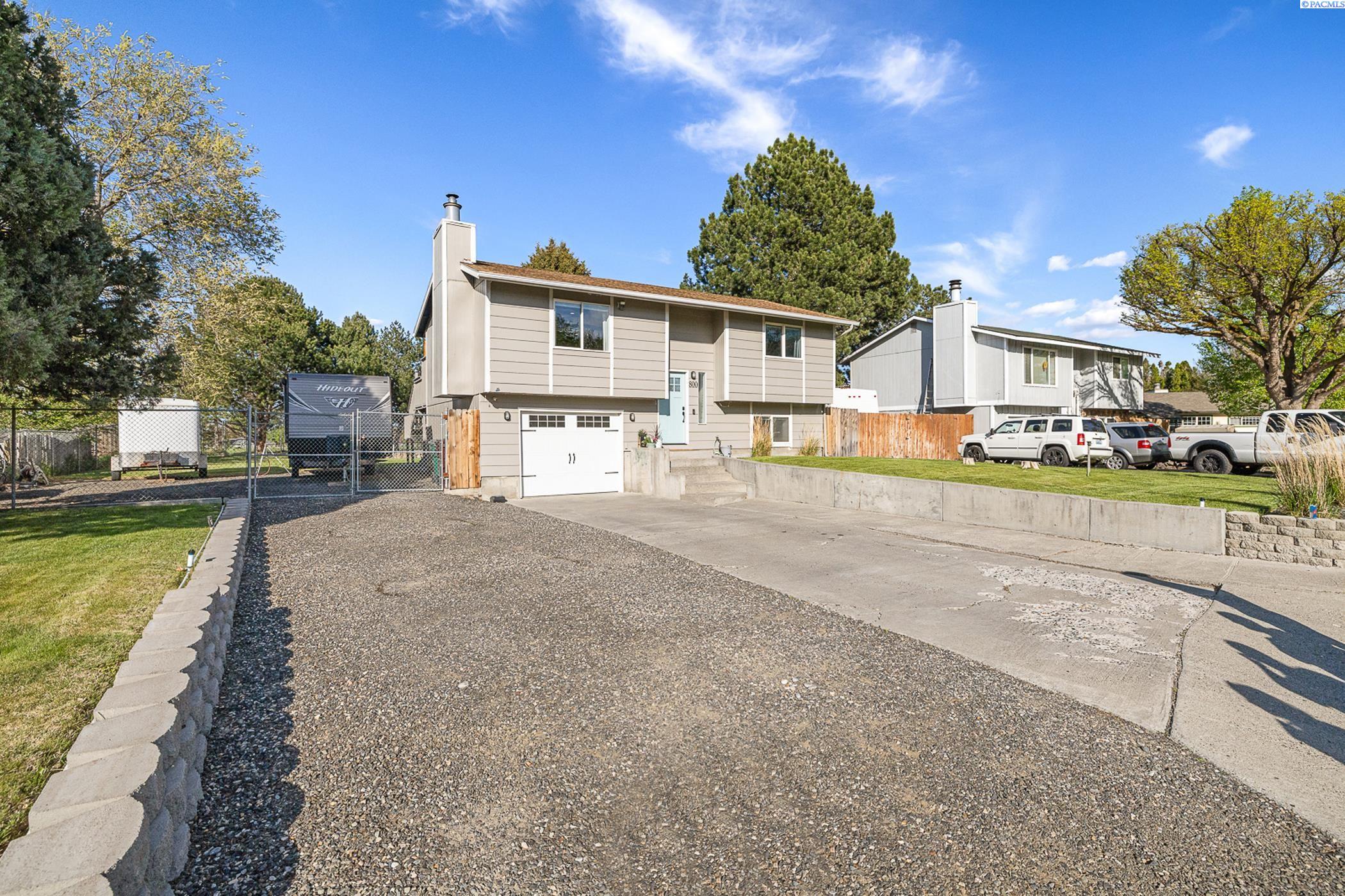 800 W 40th Pl