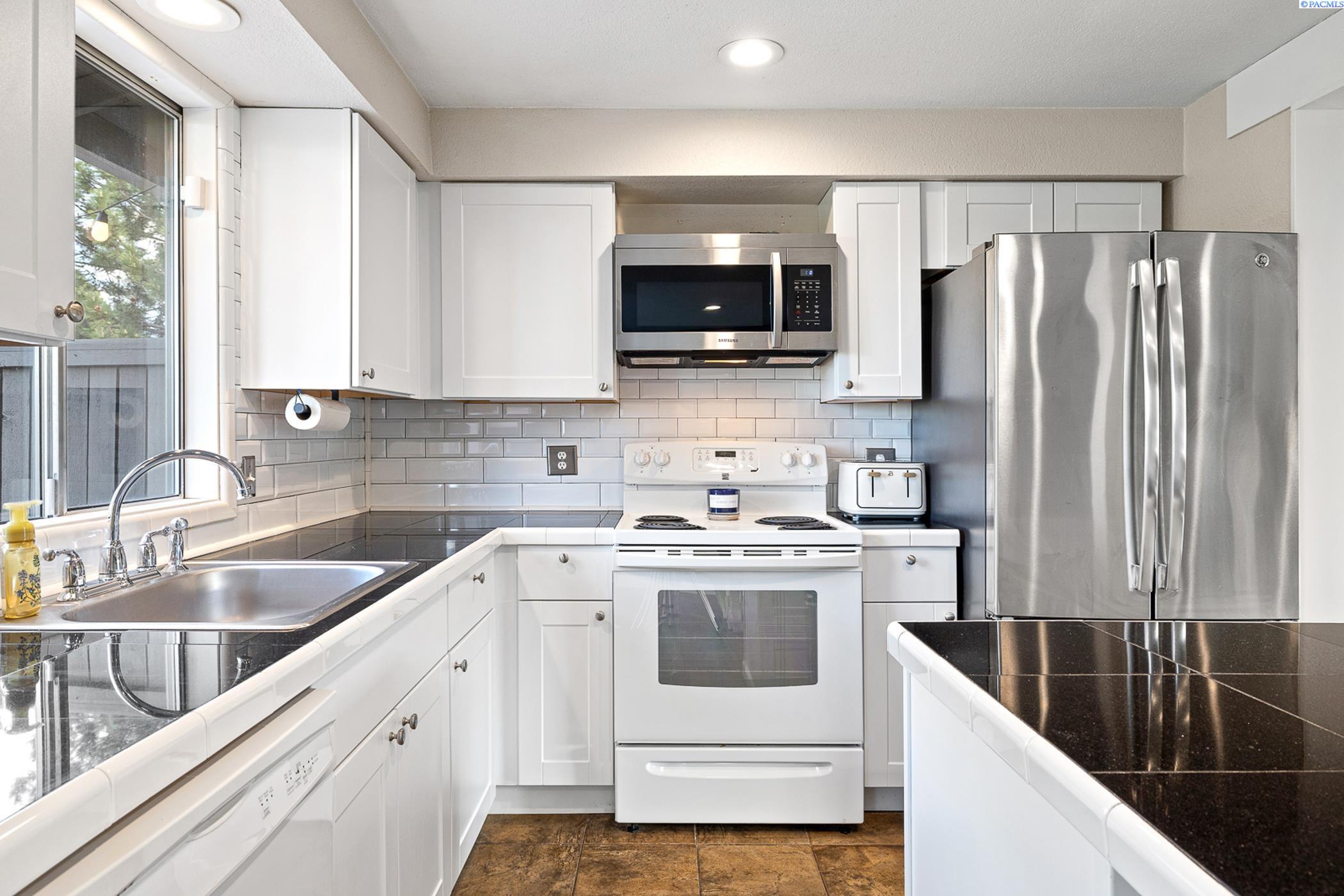 800 W 40th Pl