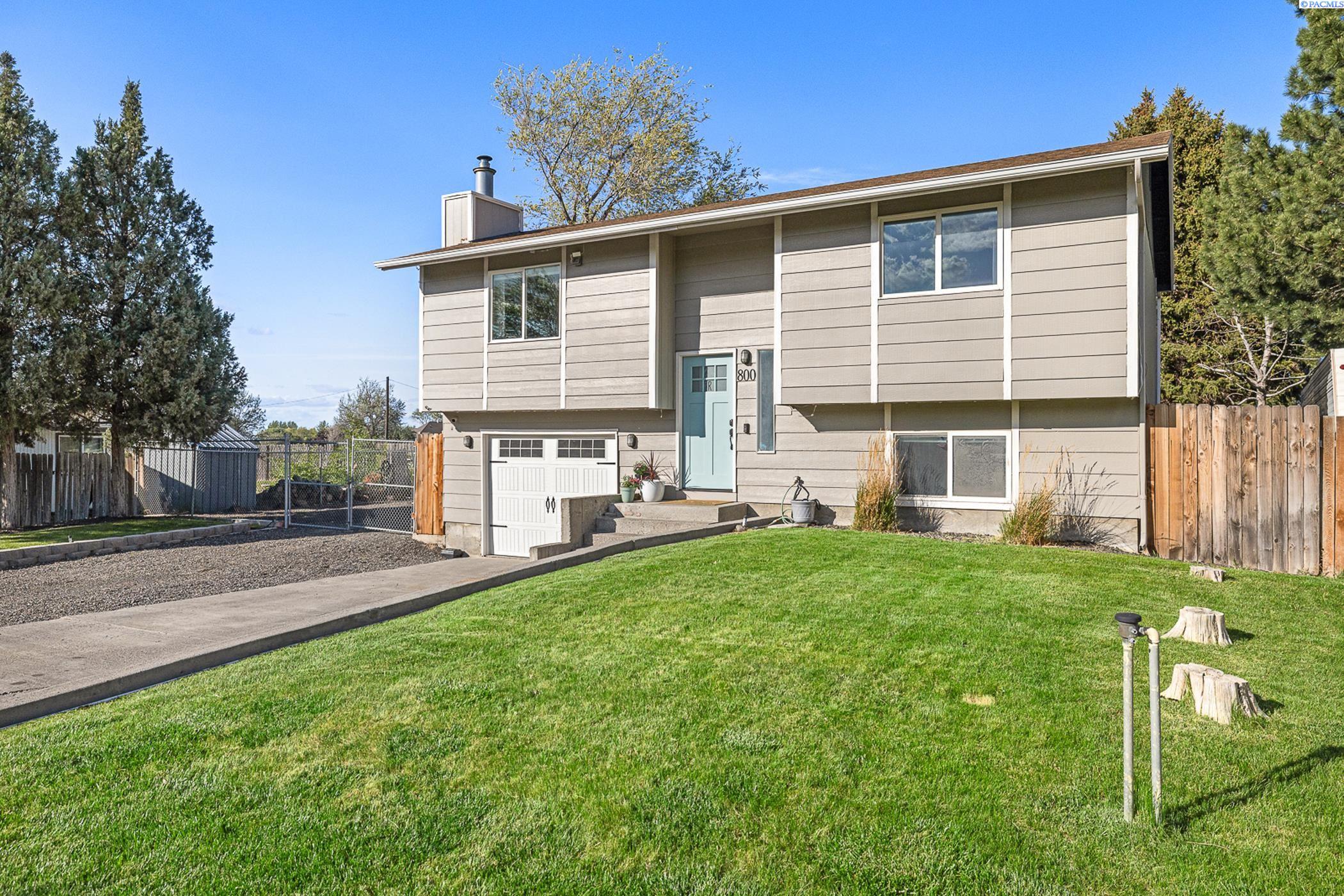 800 W 40th Pl