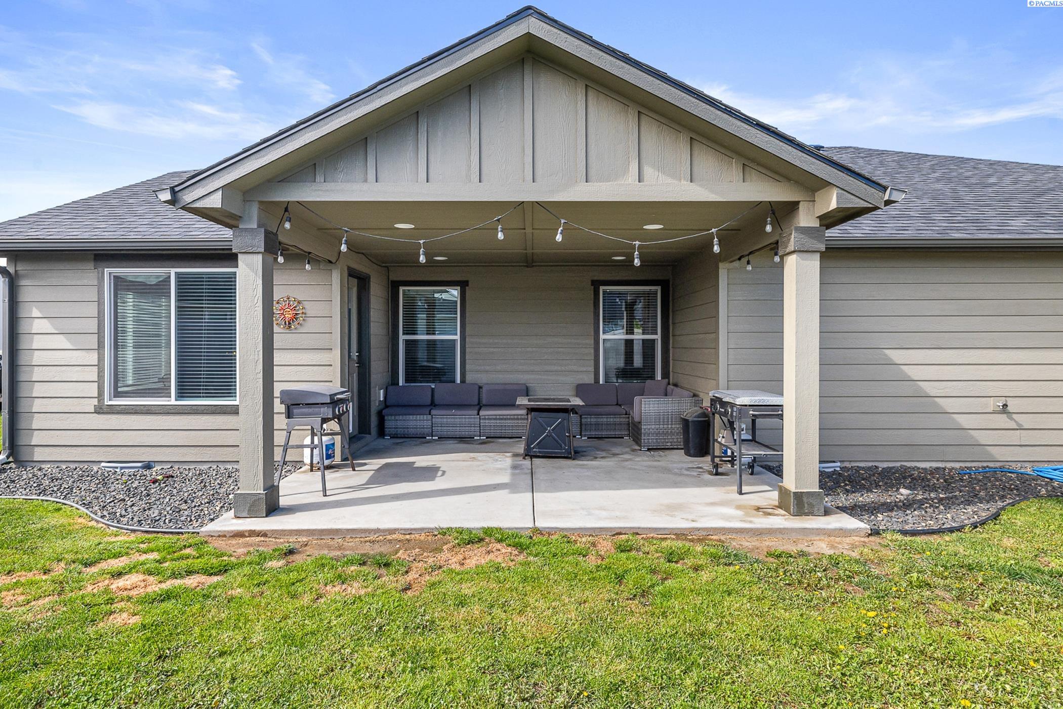 3870 Curtis Dr