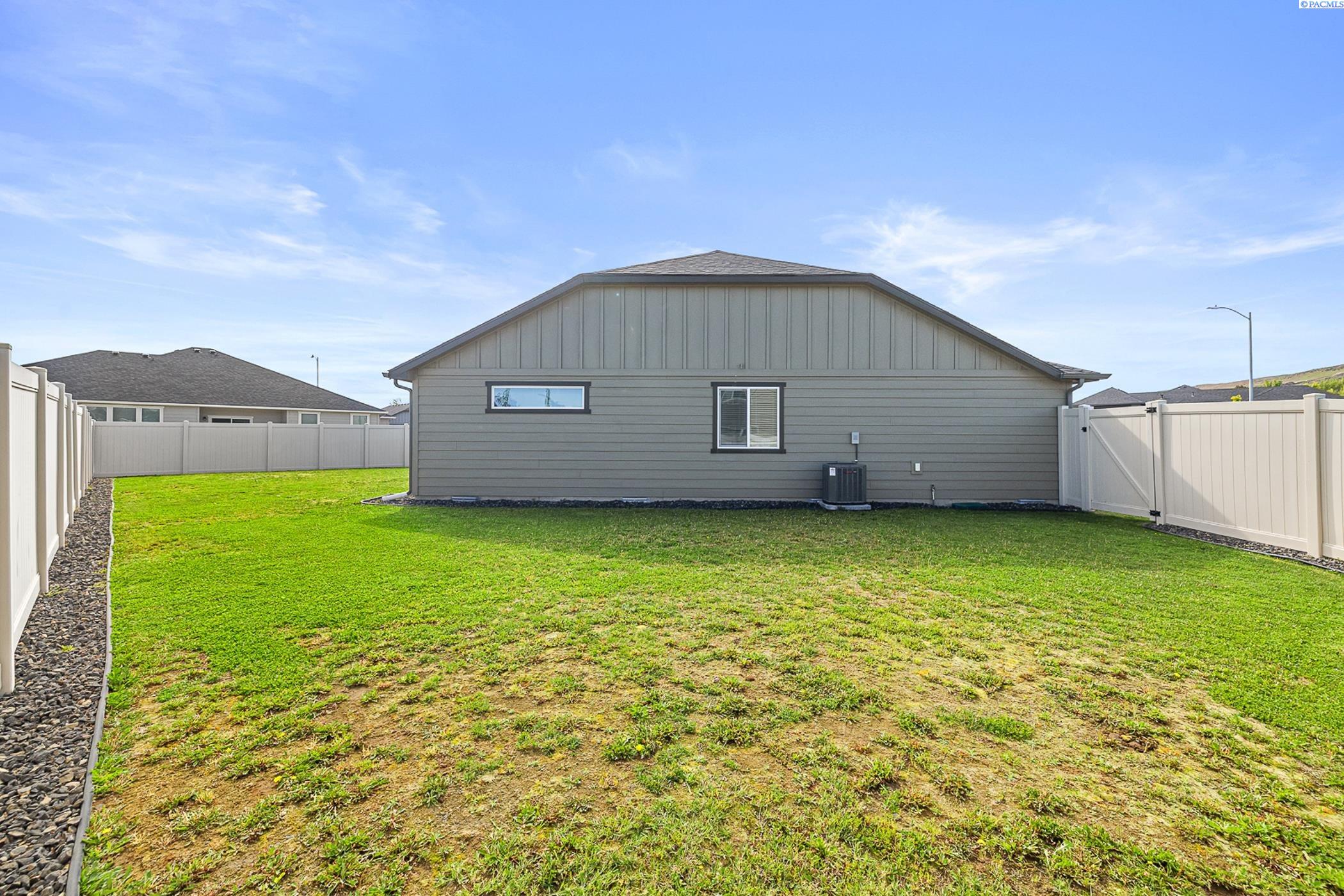 3870 Curtis Dr