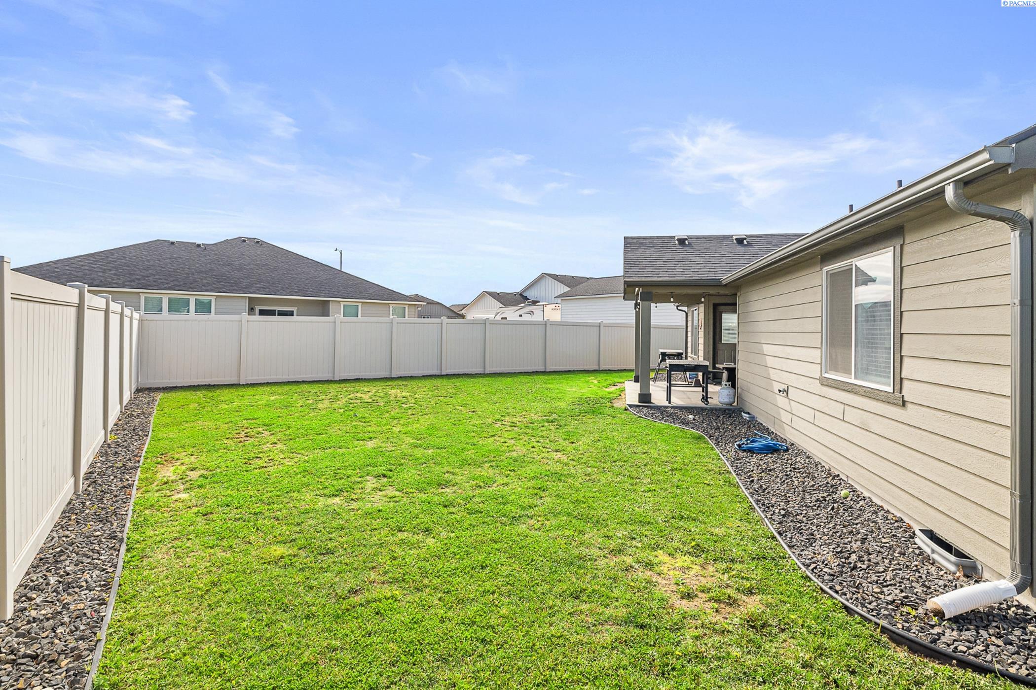 3870 Curtis Dr