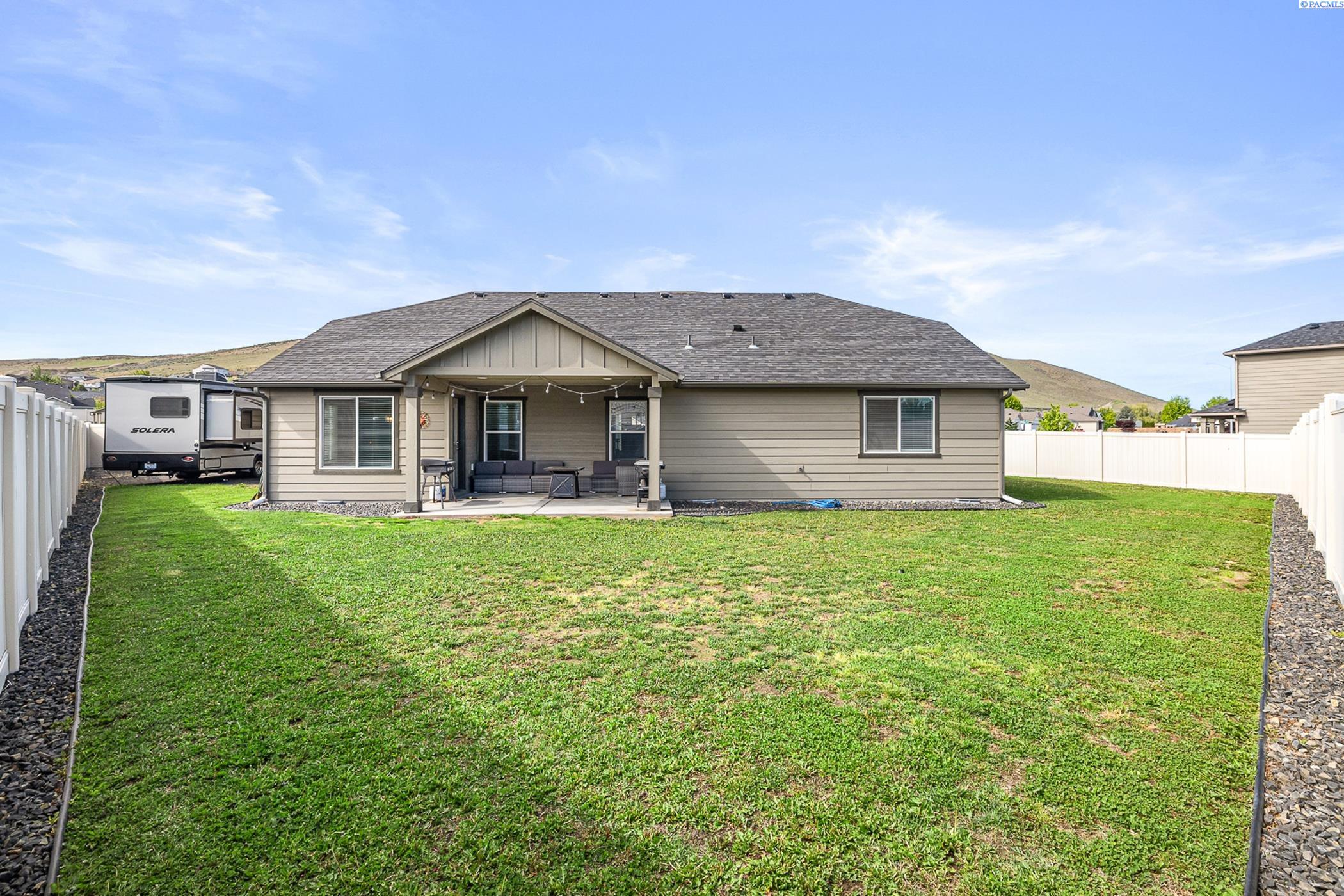3870 Curtis Dr