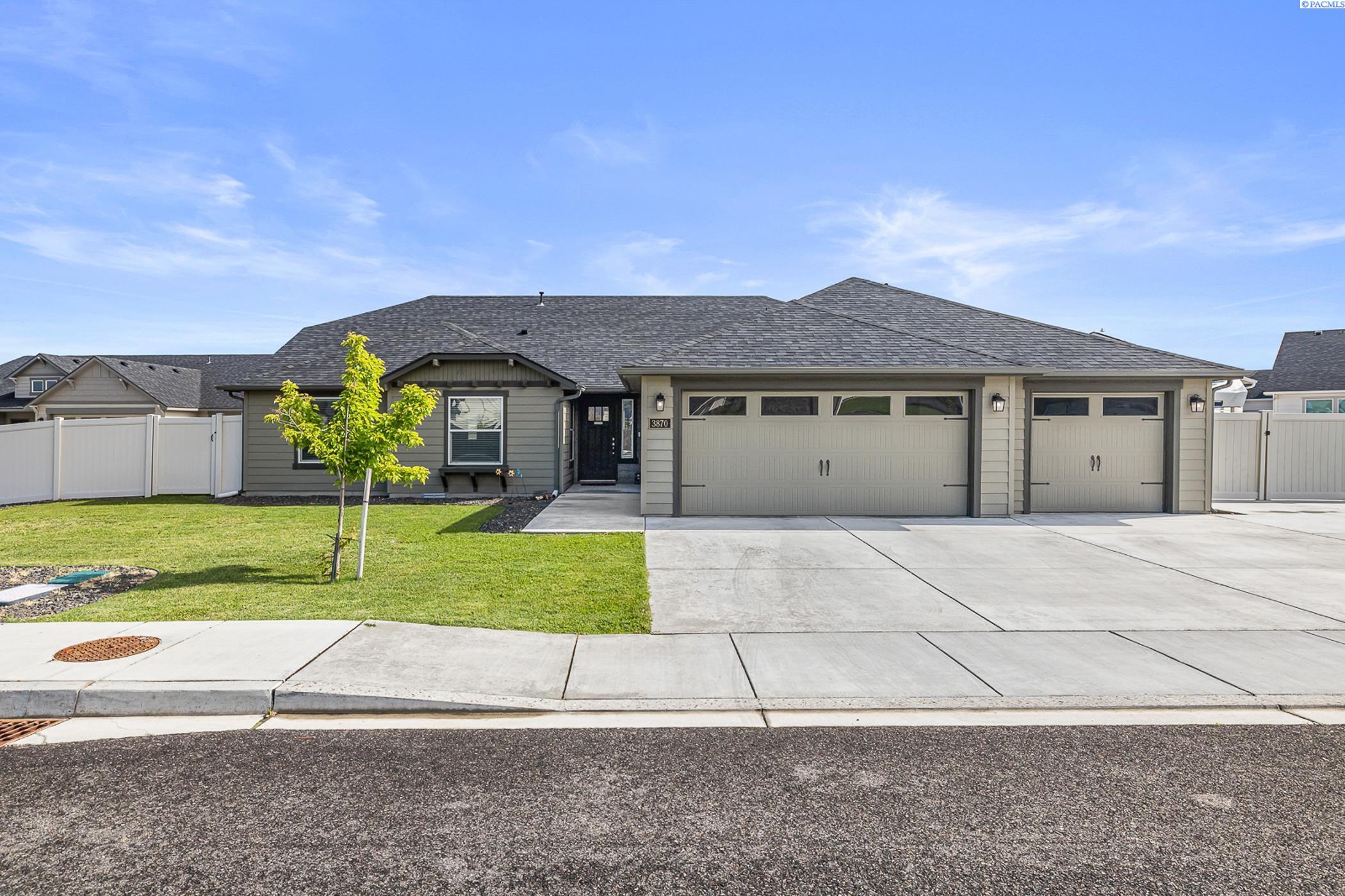 3870 Curtis Dr