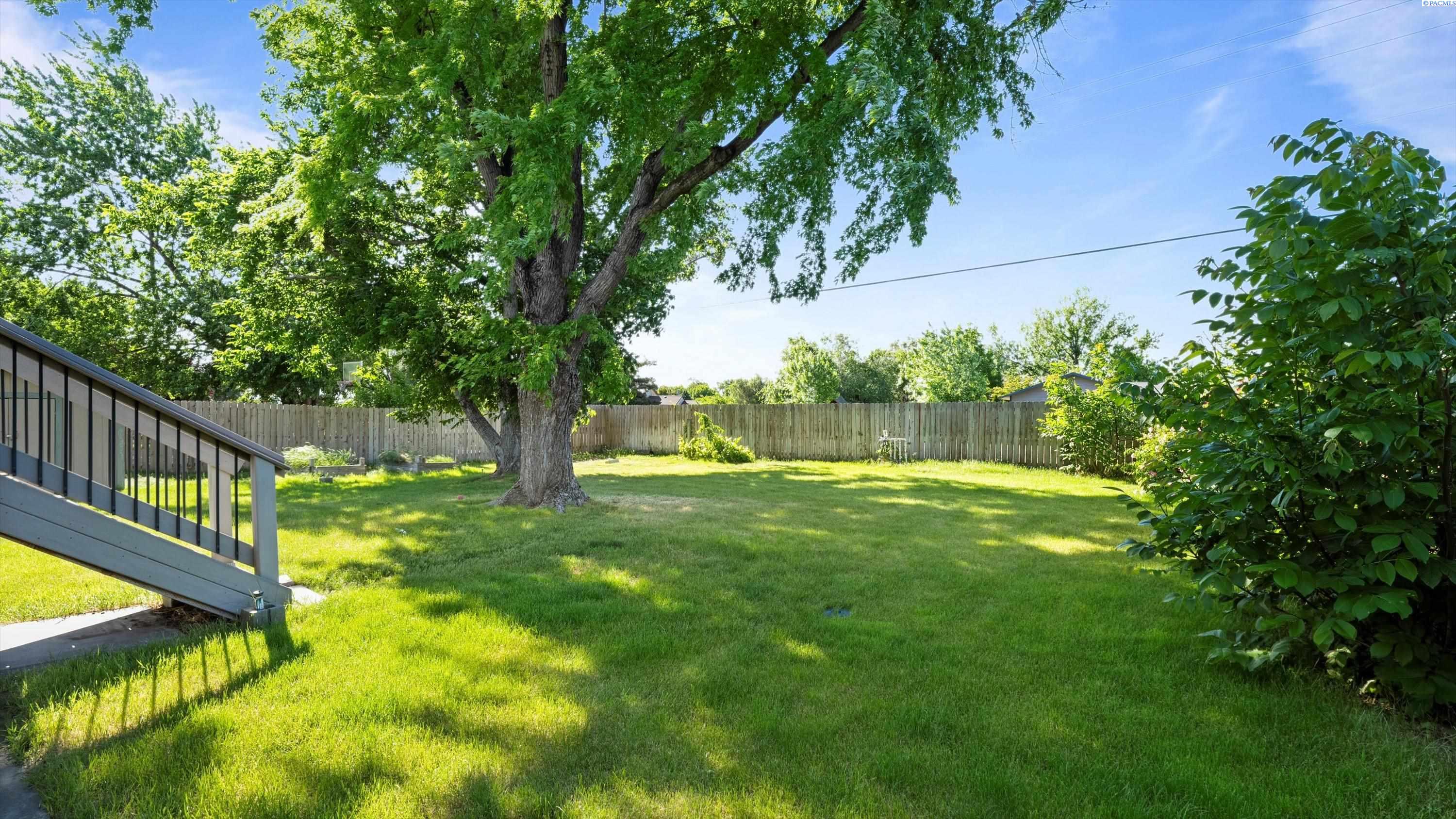 805 W 44th Place
