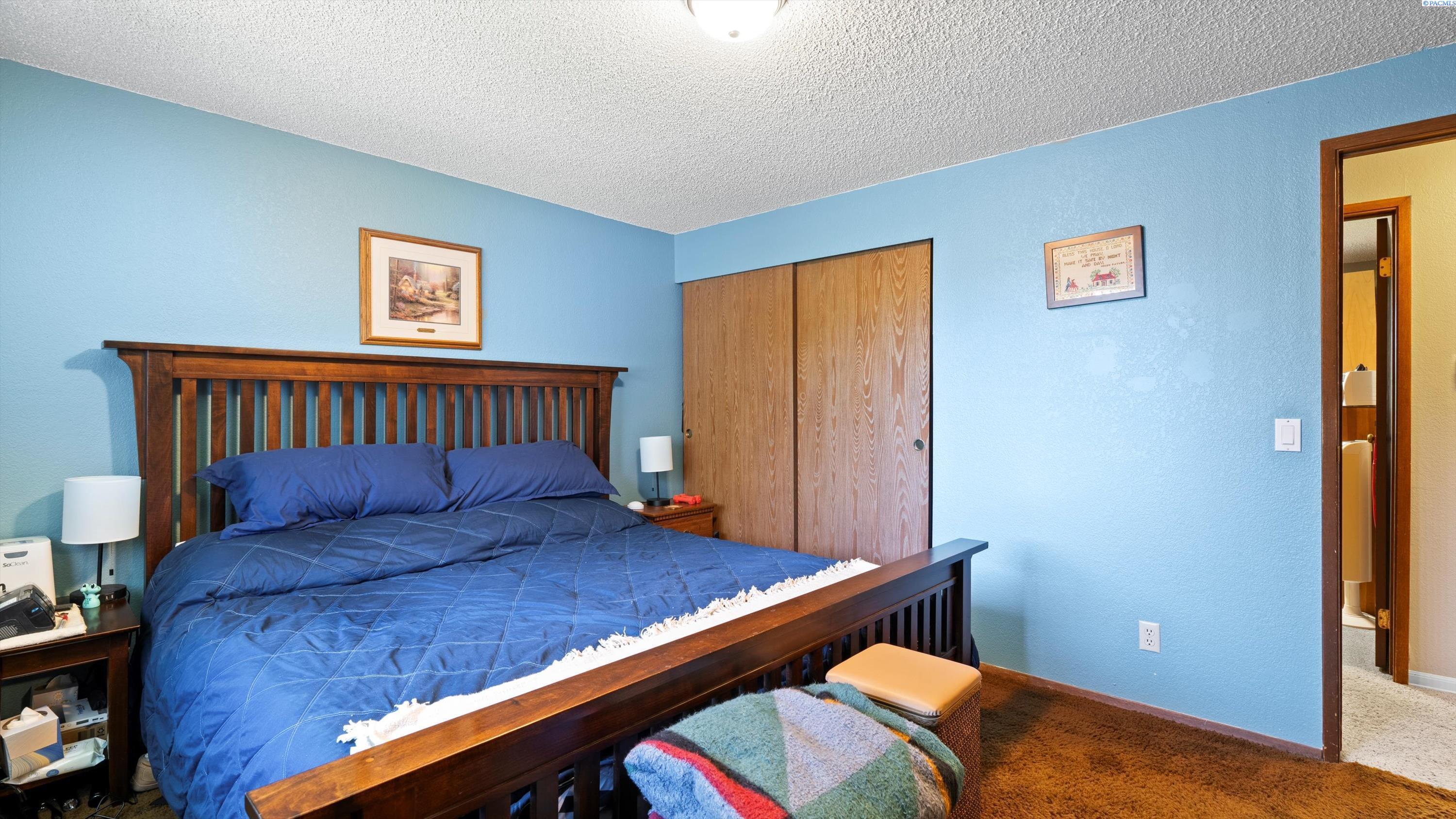 805 W 44th Place
