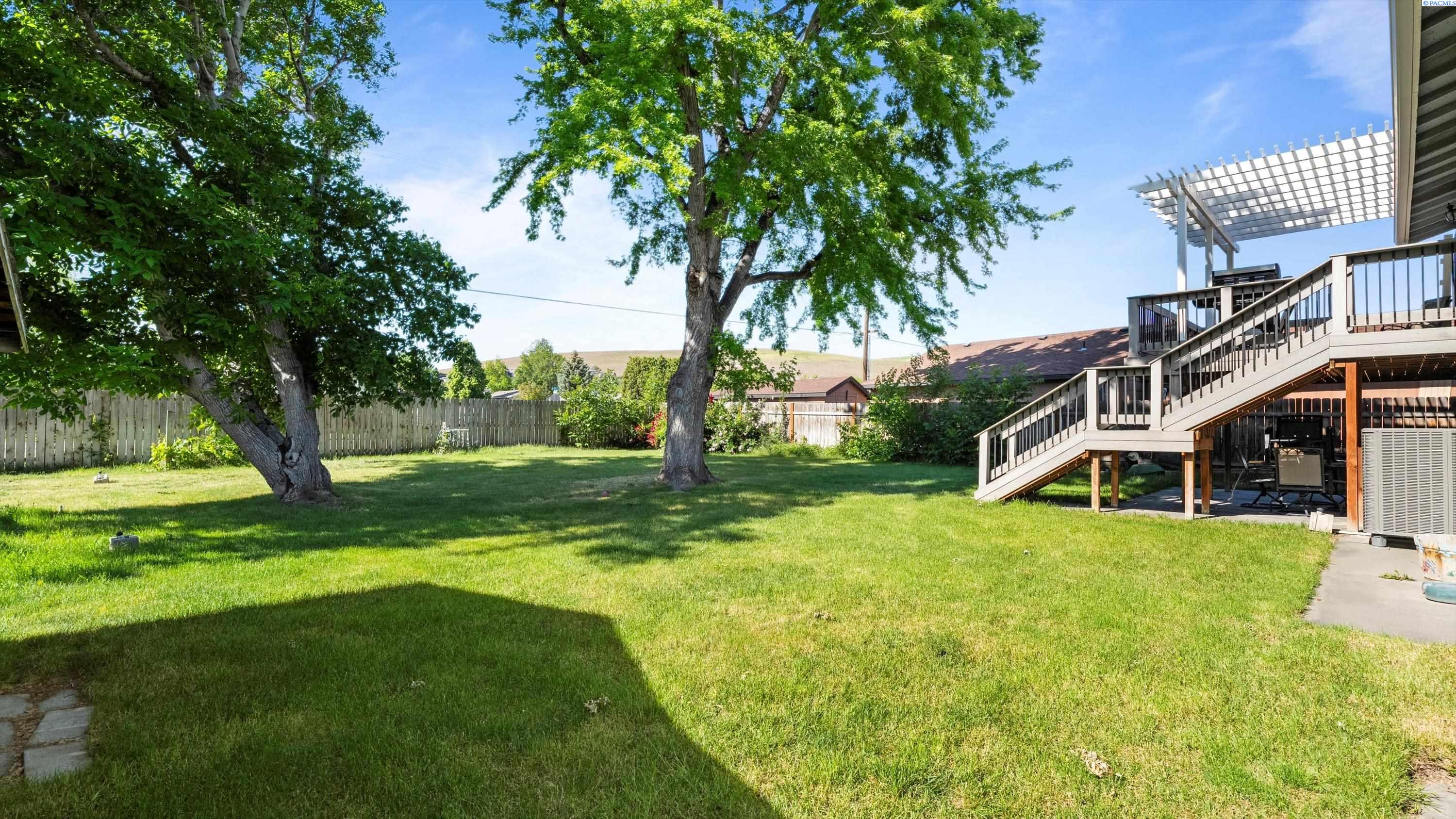 805 W 44th Place