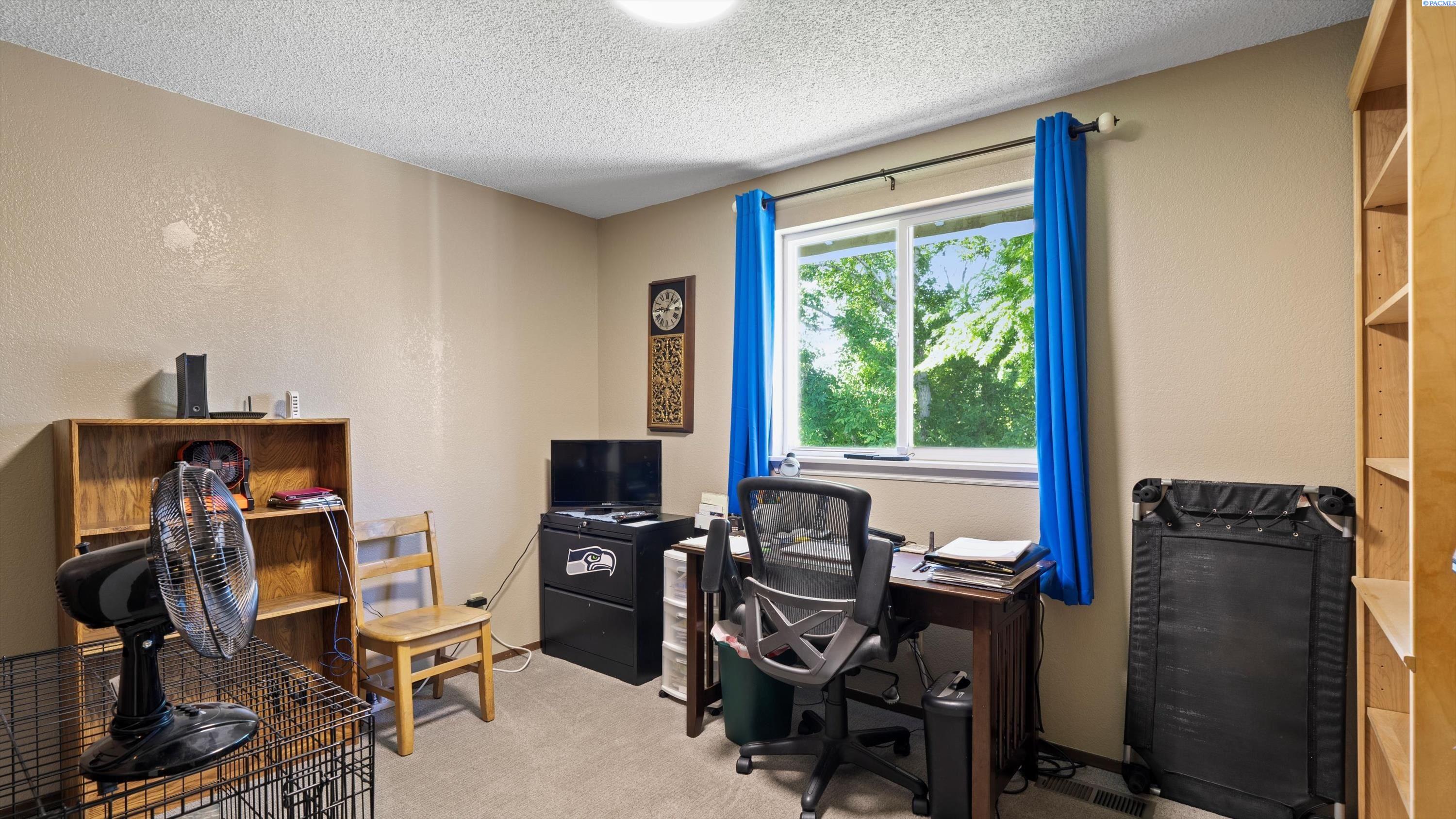 805 W 44th Place