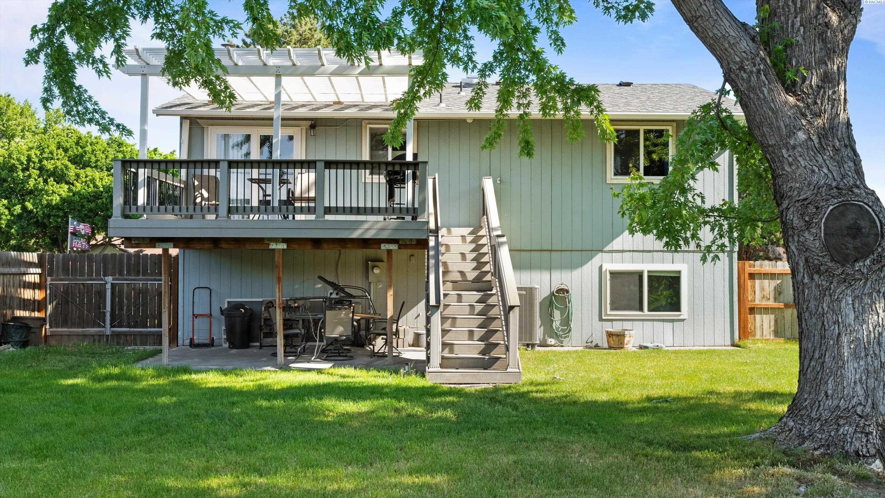 805 W 44th Place