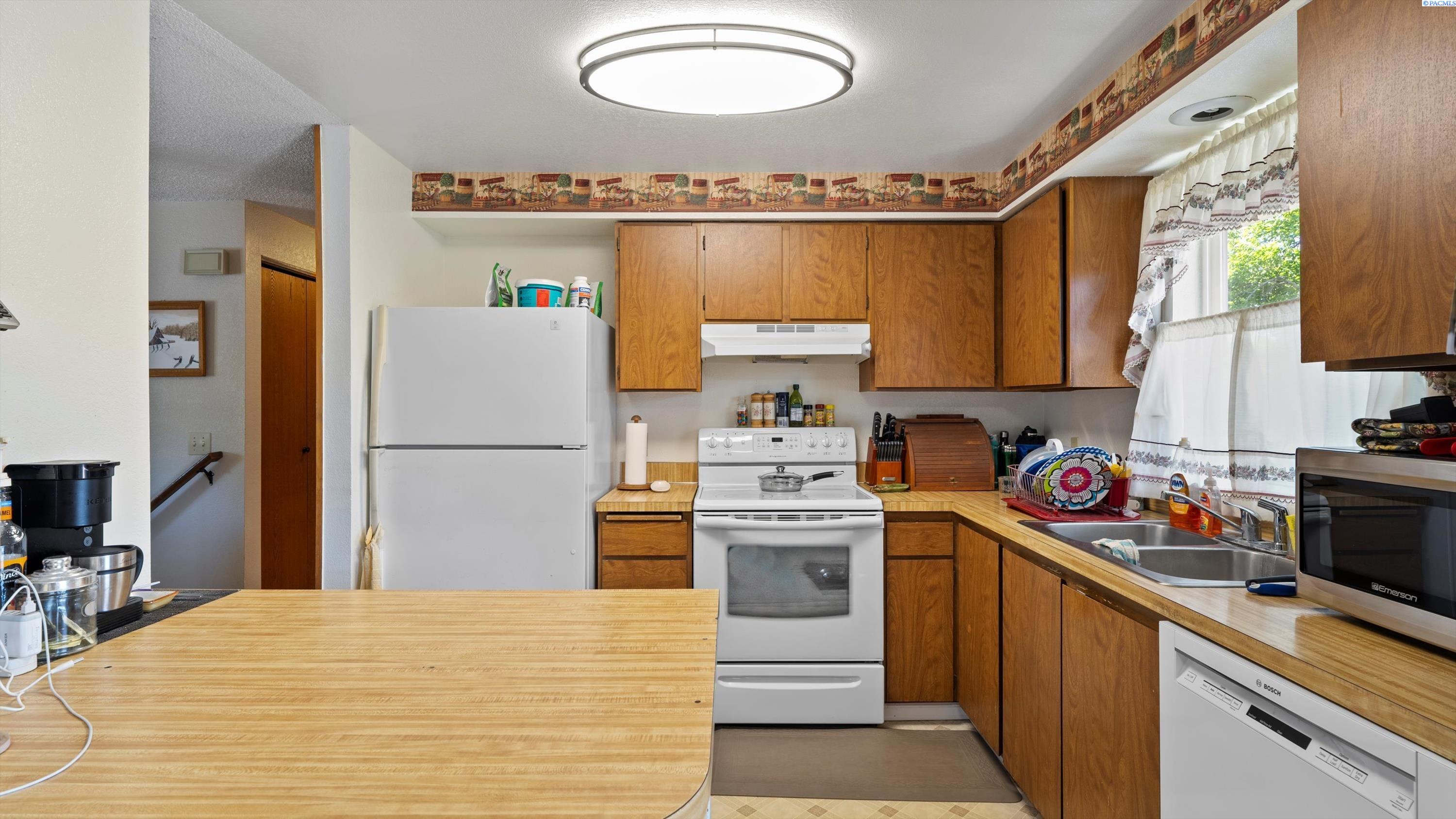 805 W 44th Place