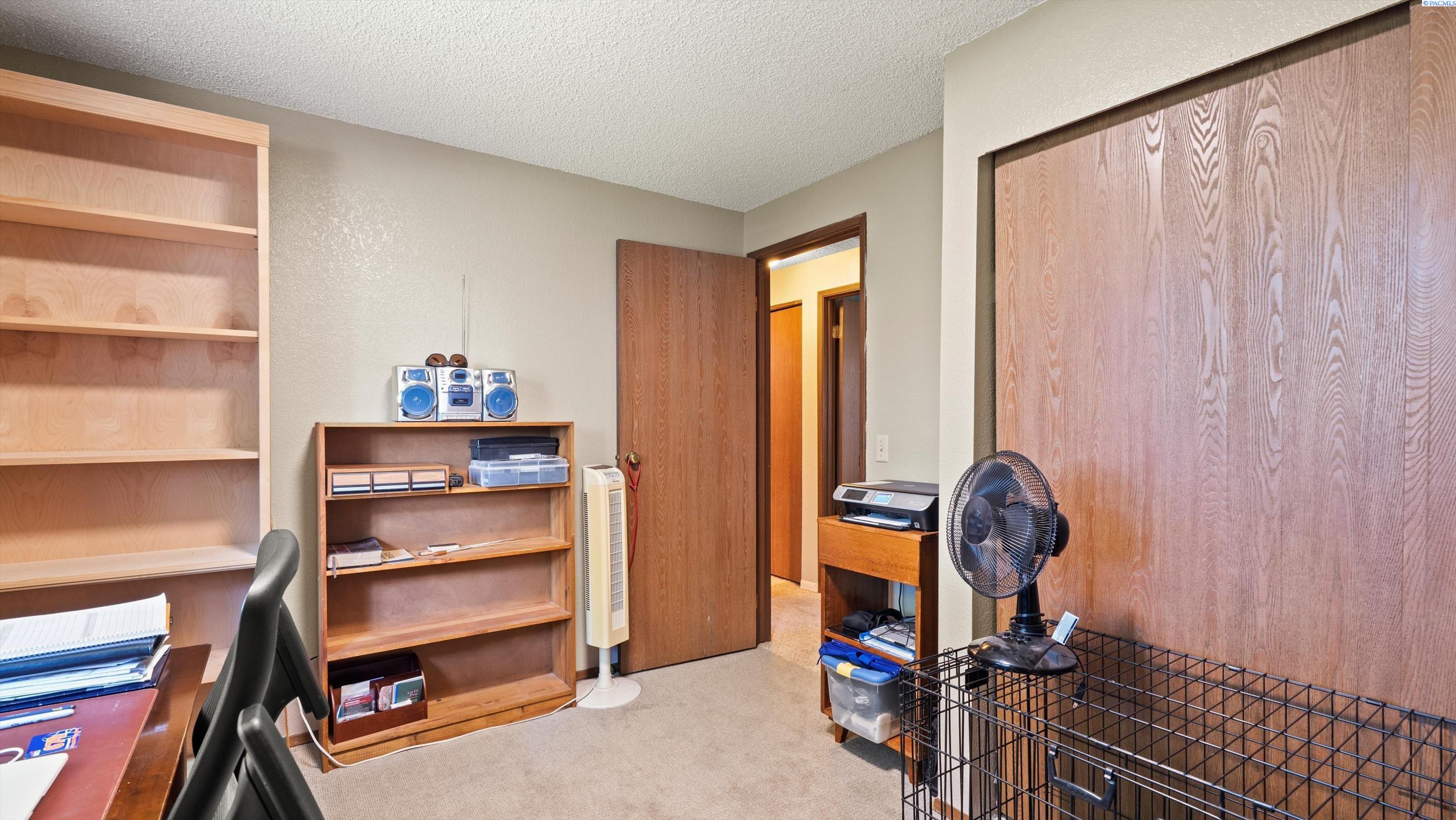 805 W 44th Place
