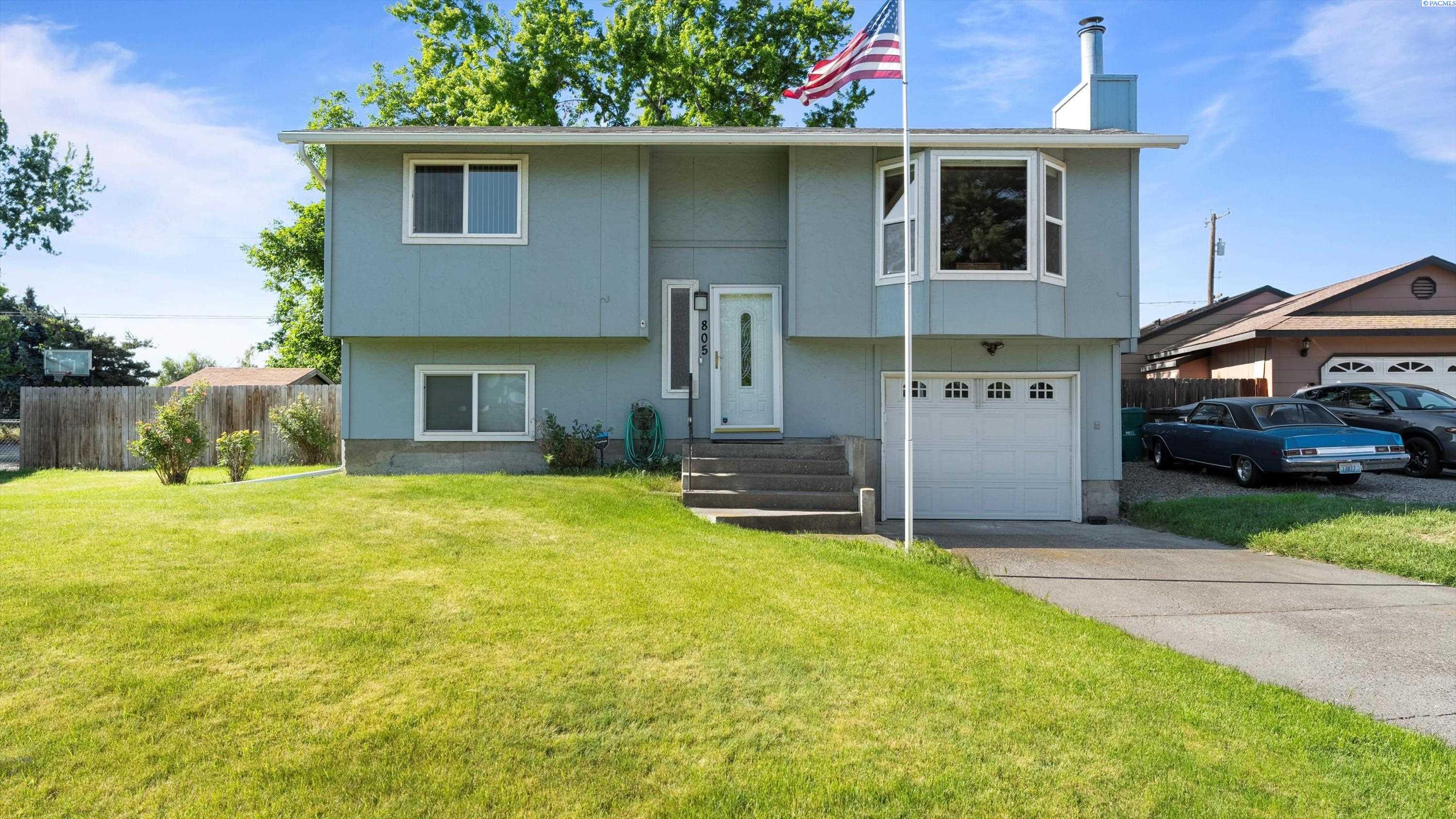 805 W 44th Place