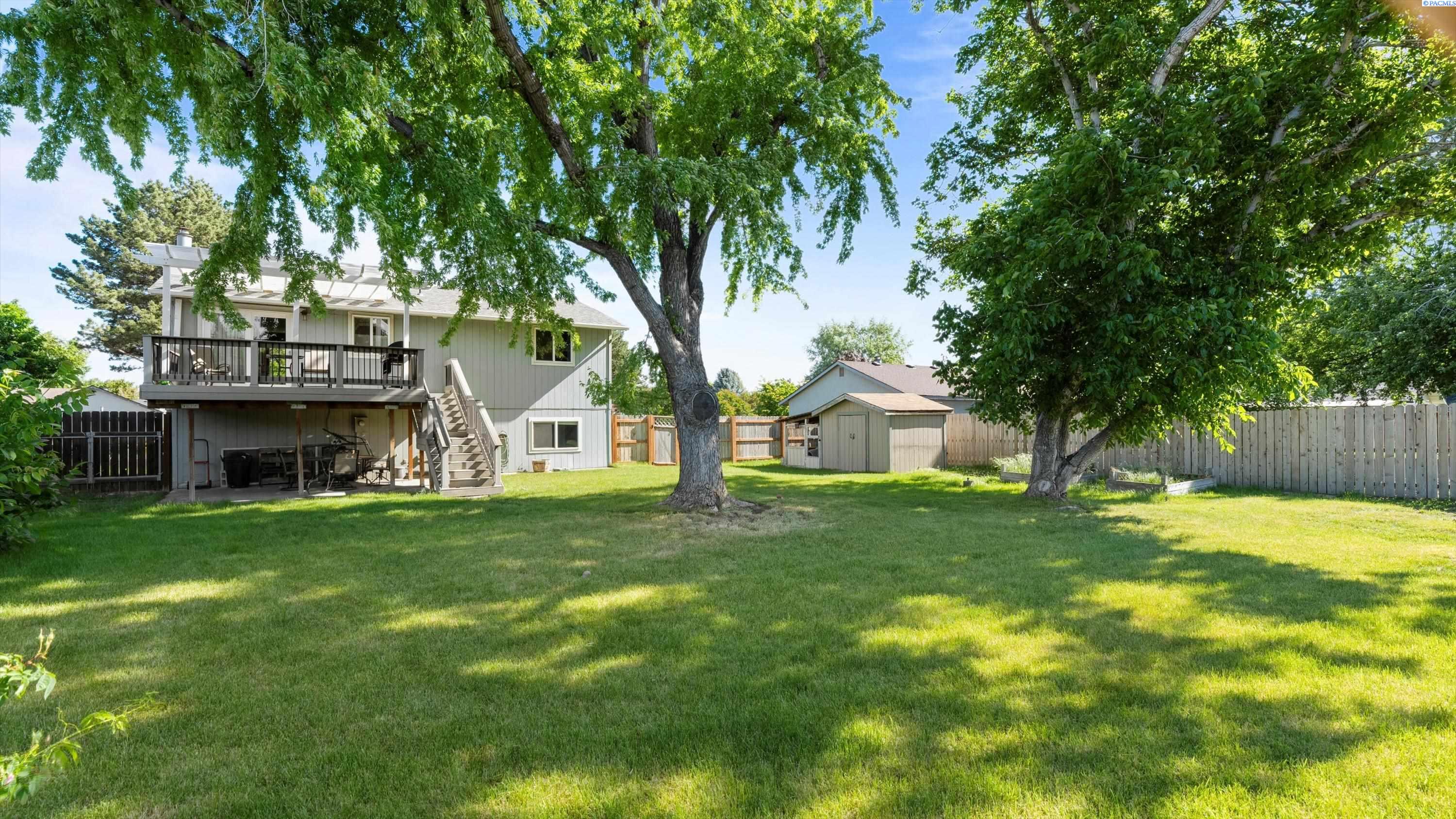 805 W 44th Place