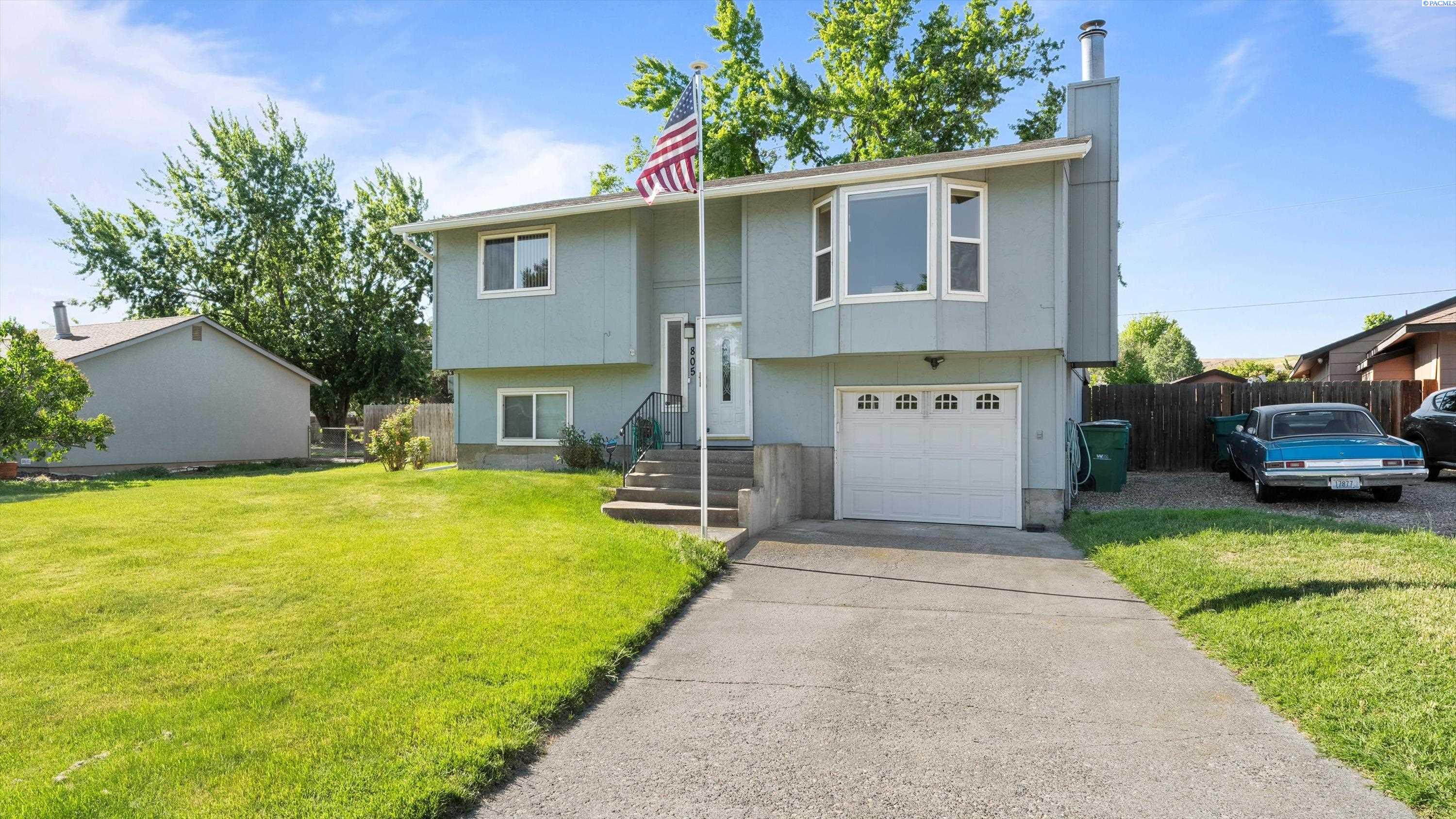 805 W 44th Place