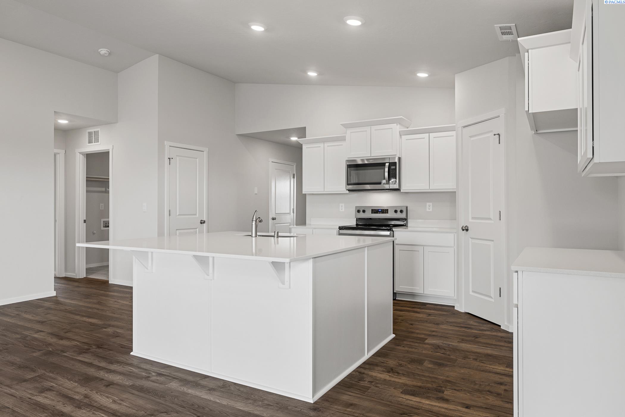 11313 Dunsmuir