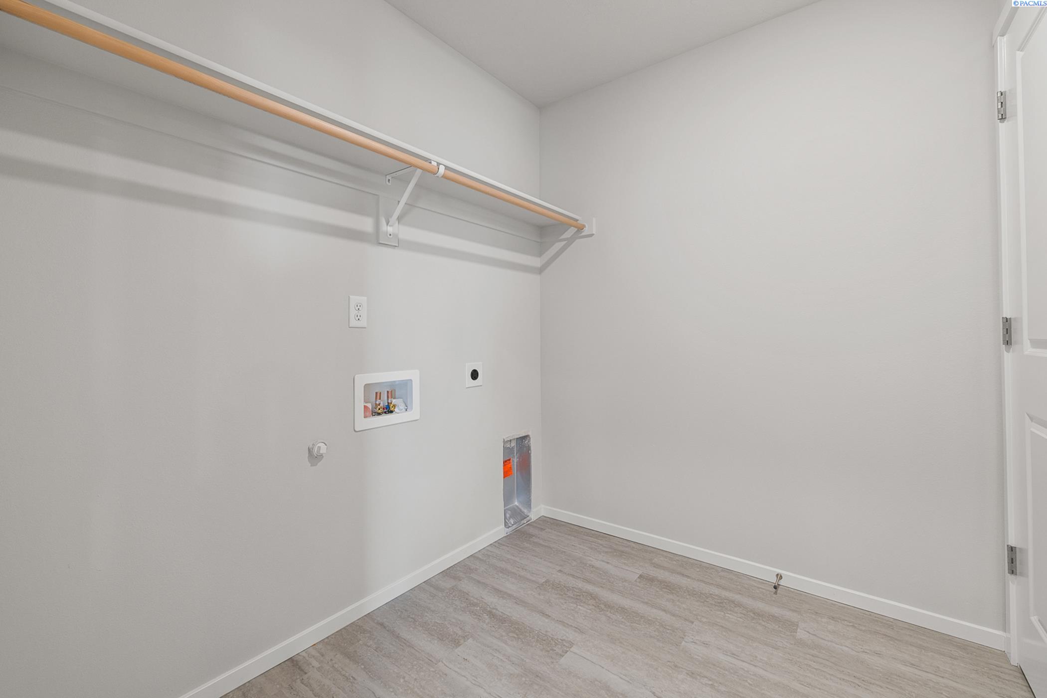 11313 Dunsmuir