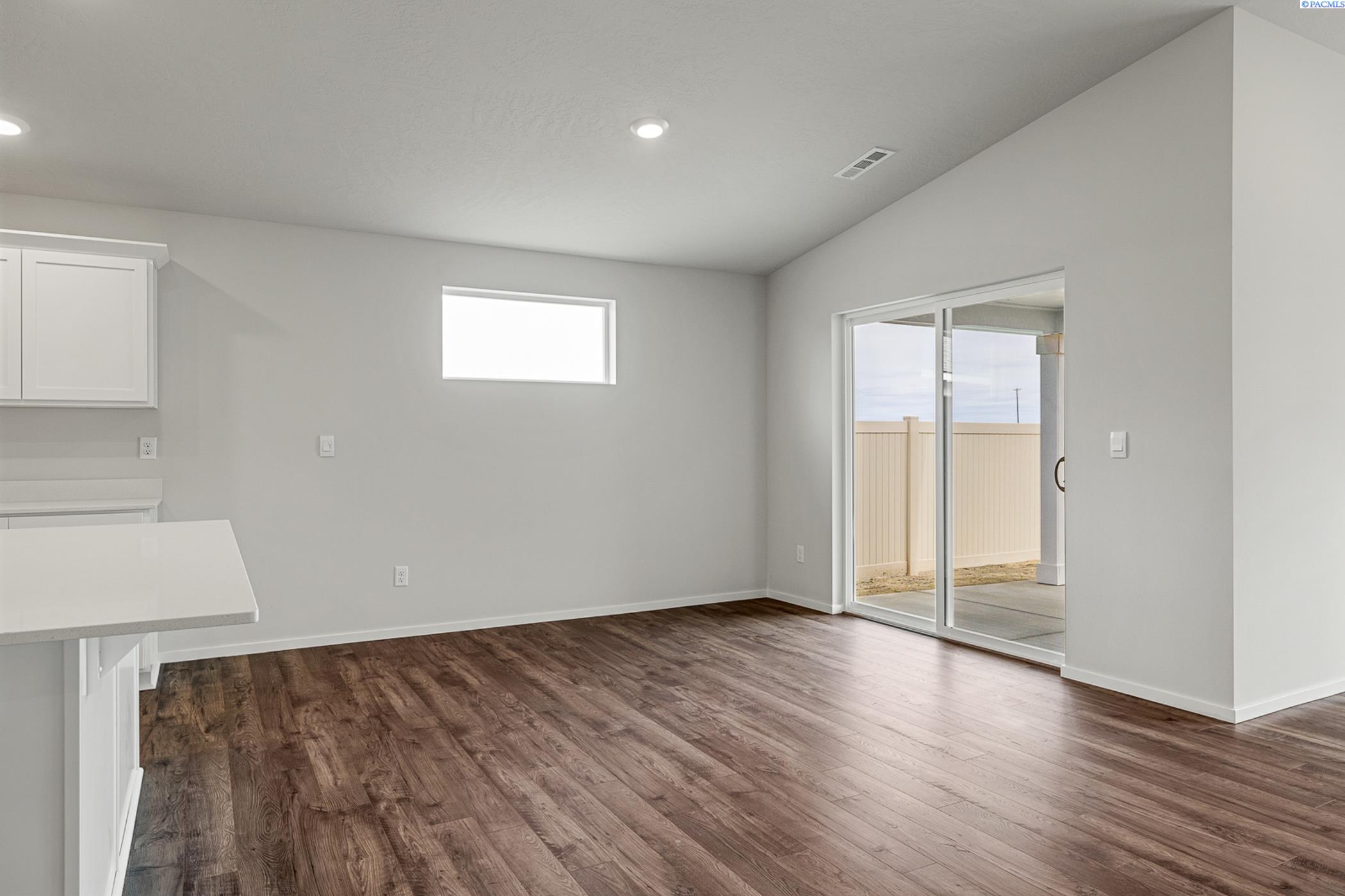 11313 Dunsmuir