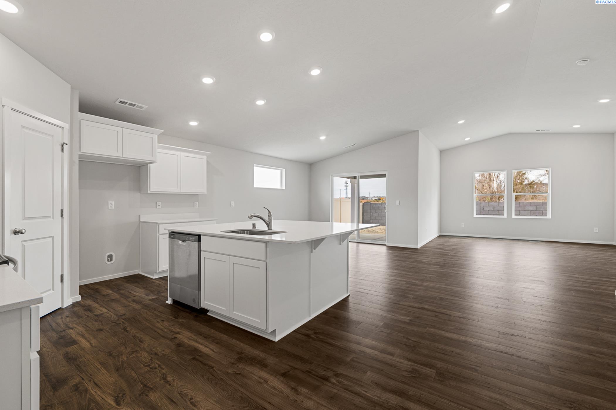 11313 Dunsmuir