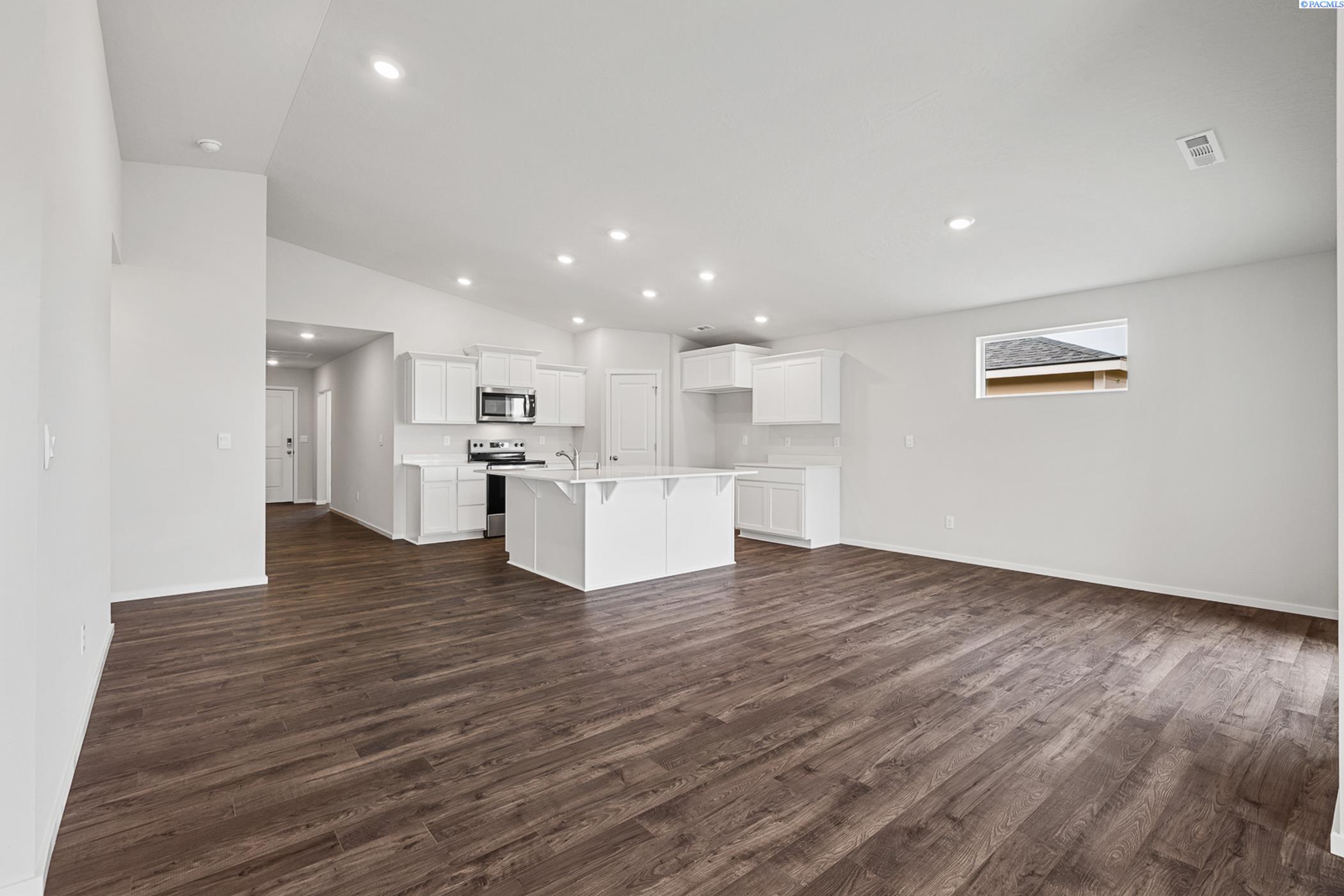 11313 Dunsmuir