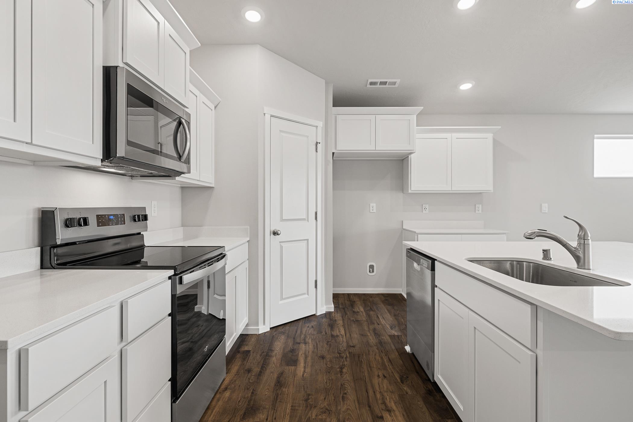 11313 Dunsmuir