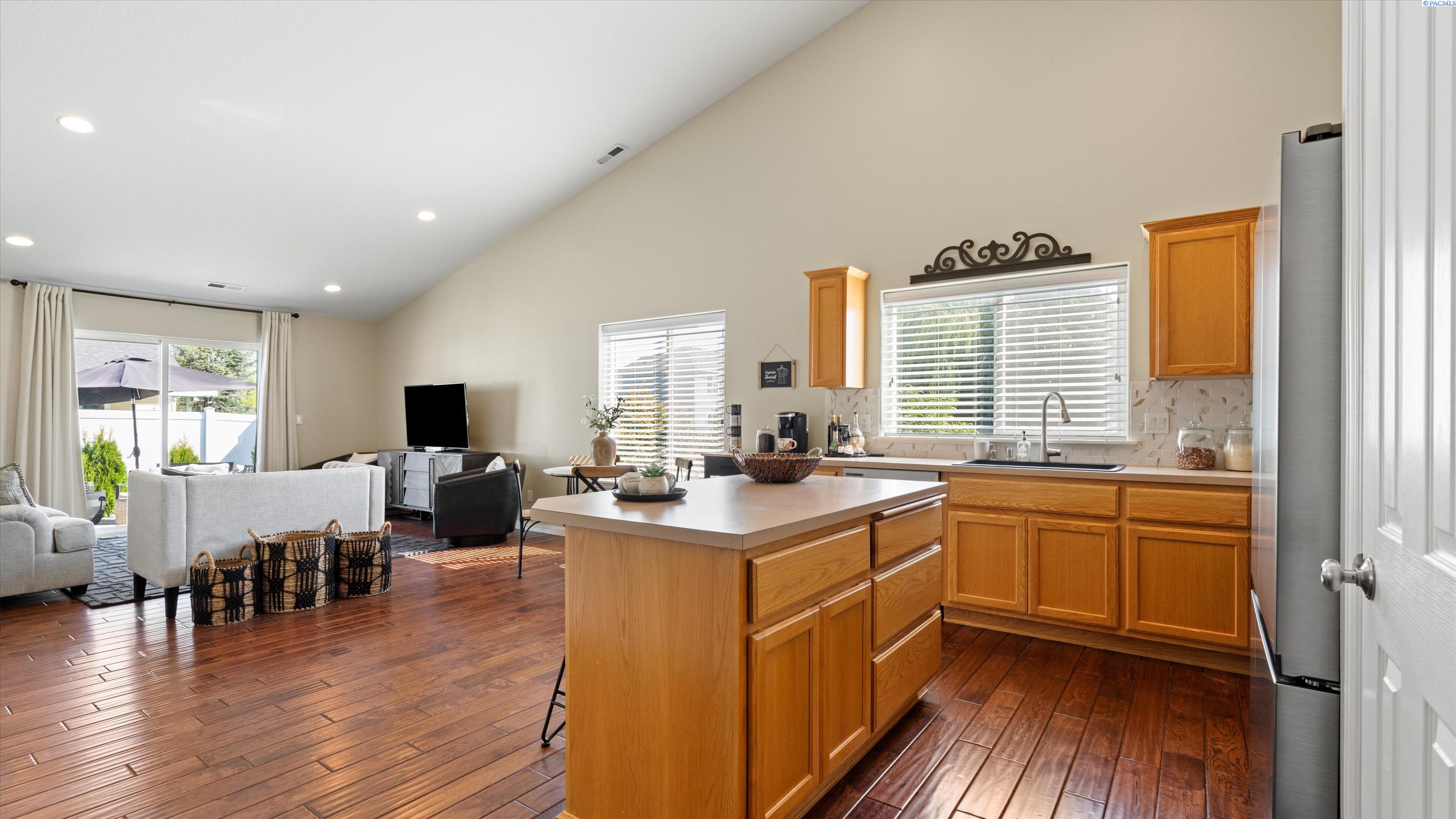 4403 Monterey Dr