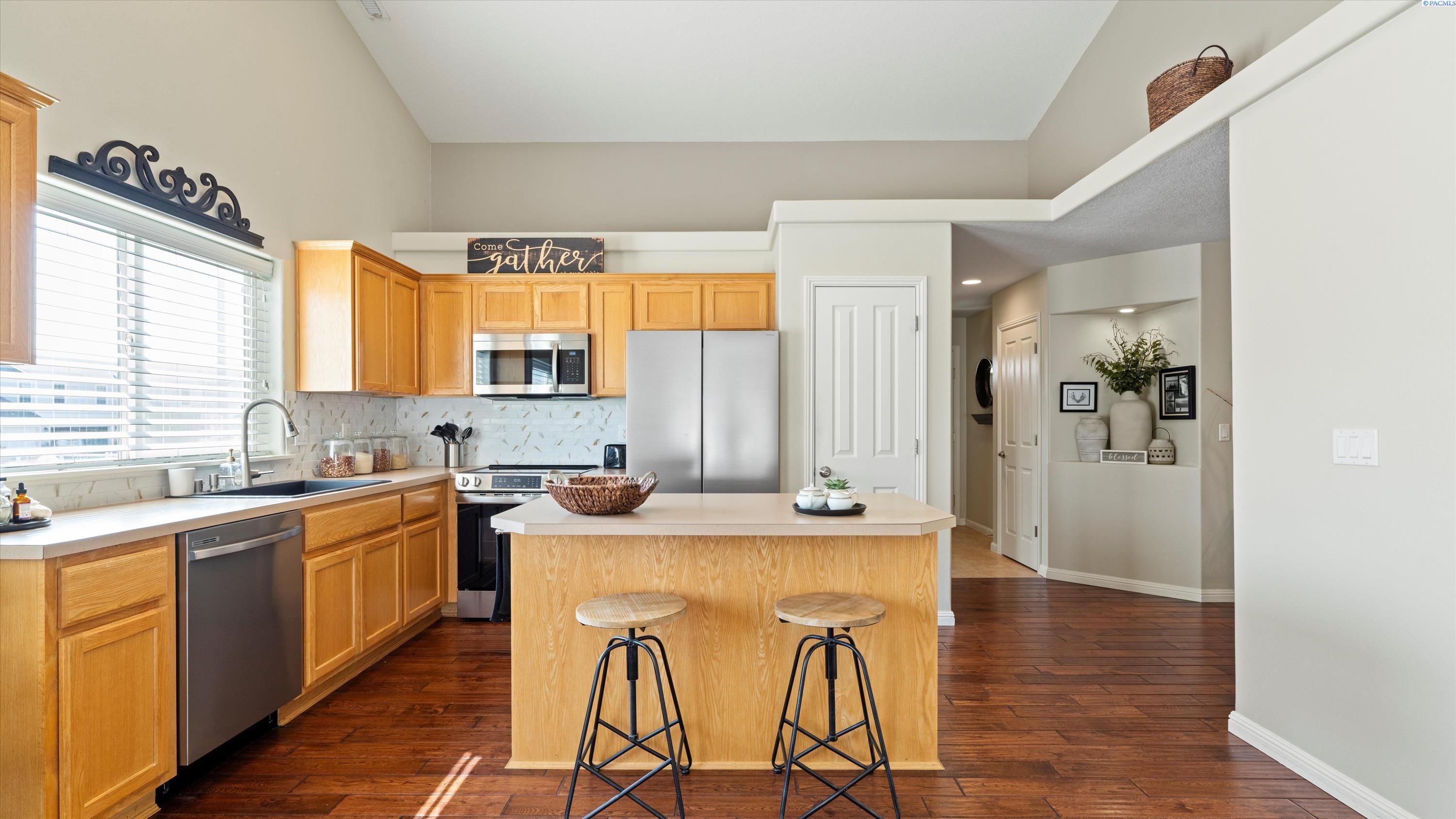 4403 Monterey Dr
