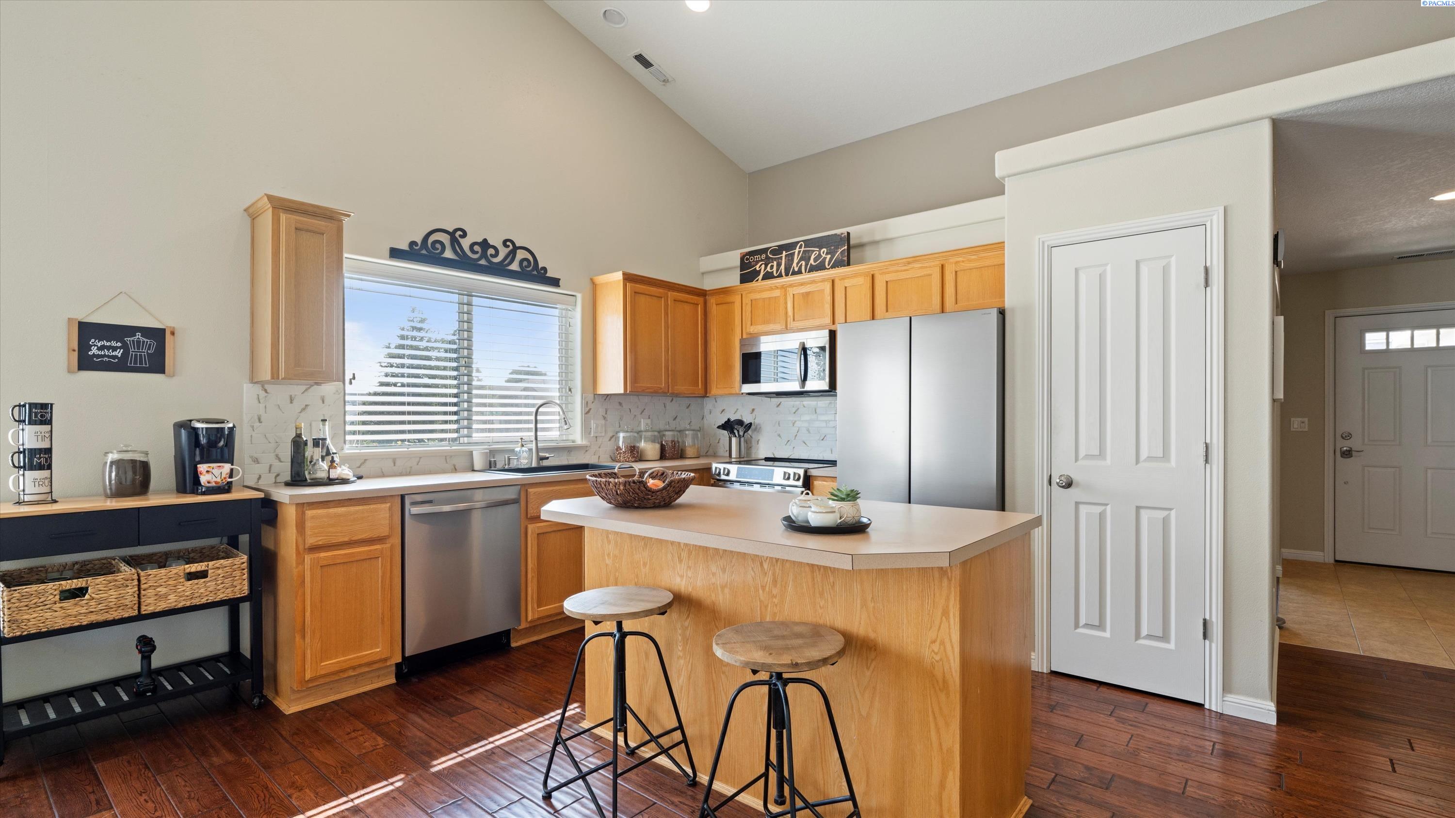4403 Monterey Dr