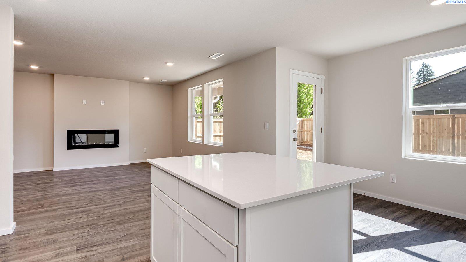 11329 Buckingham Dr