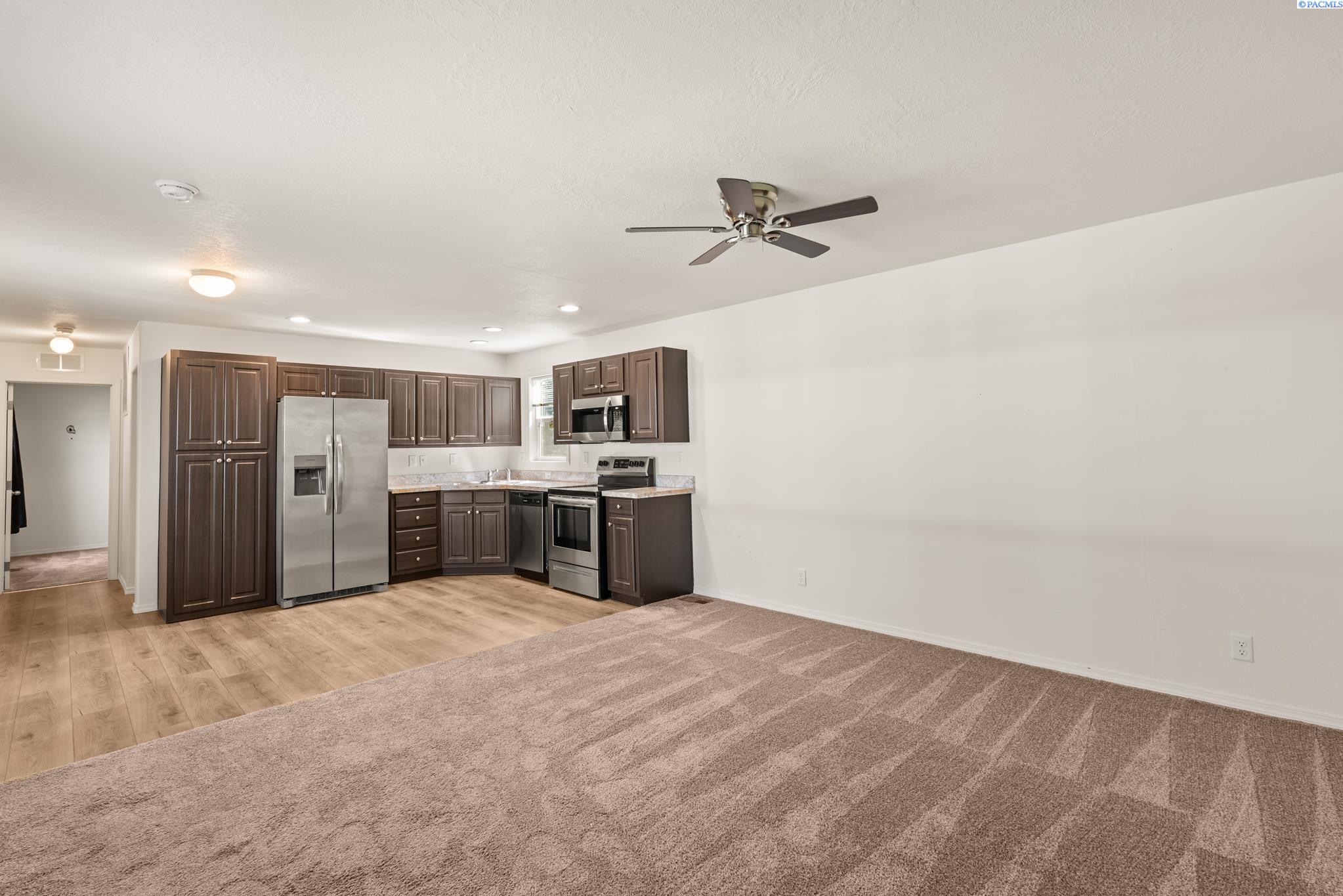 203106 E Bowles # 83