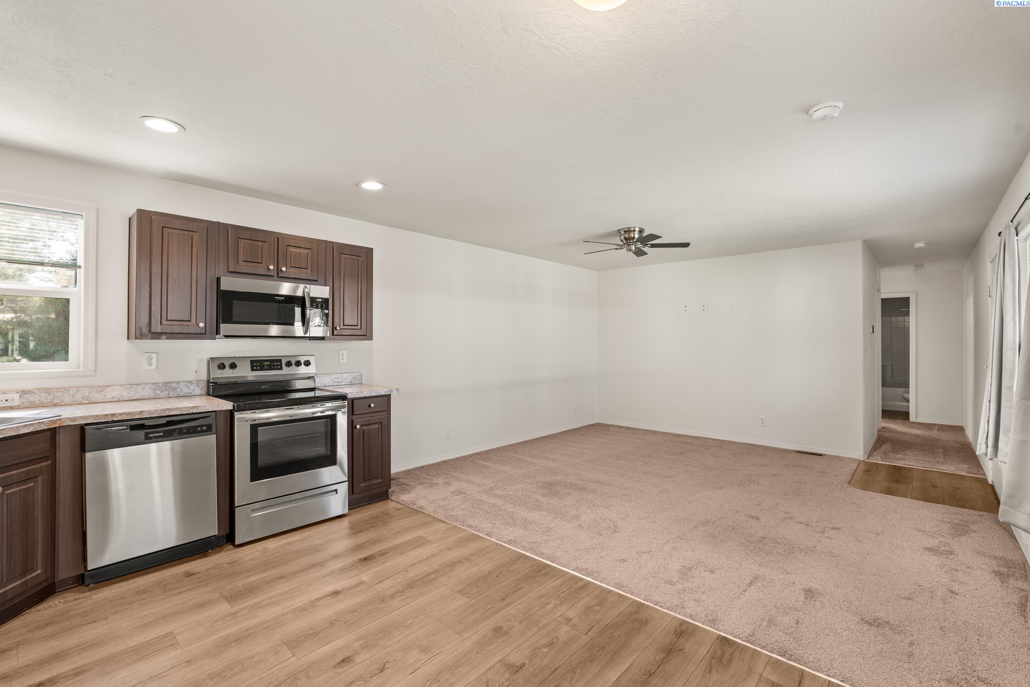 203106 E Bowles # 83