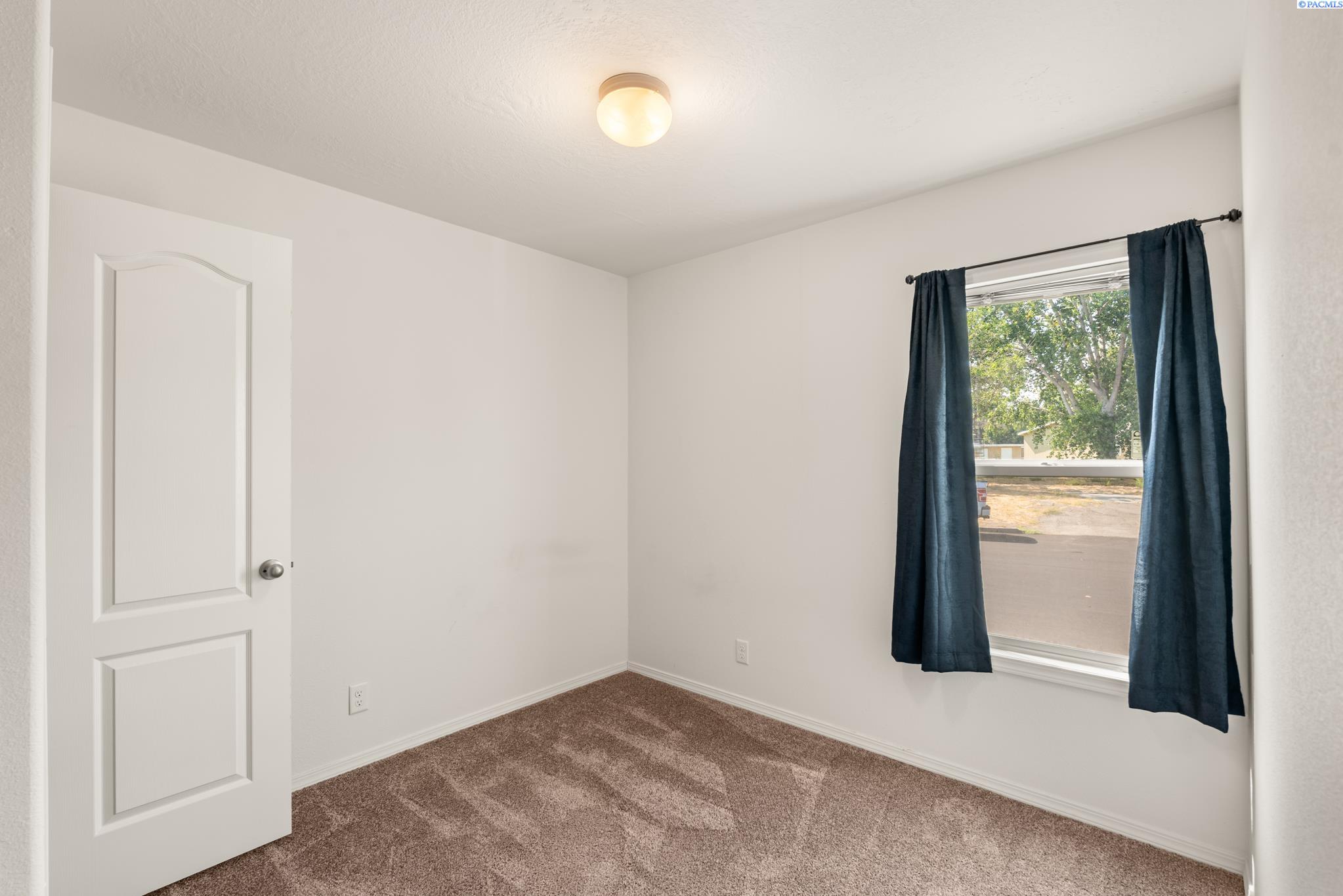 203106 E Bowles # 83
