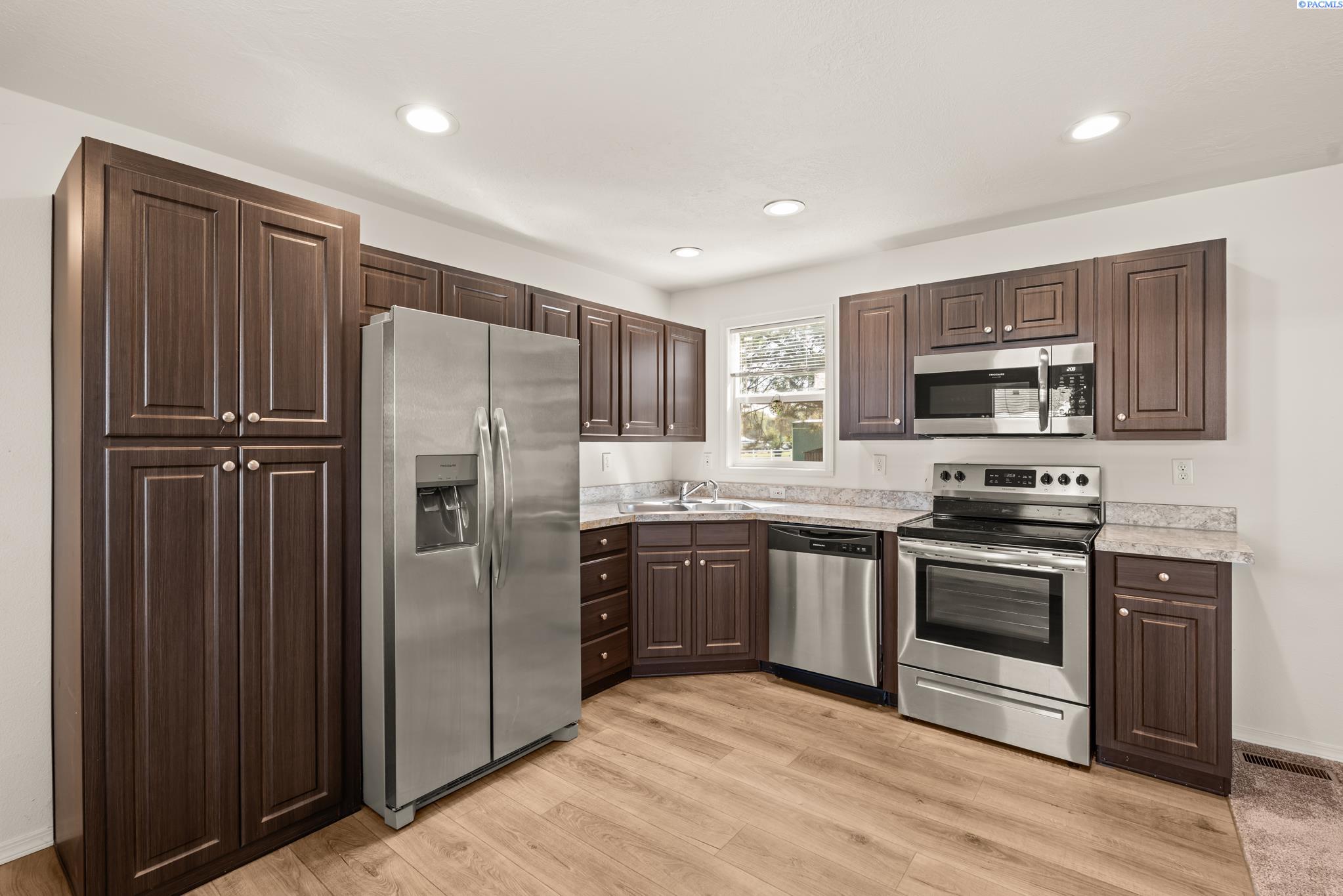 203106 E Bowles # 83