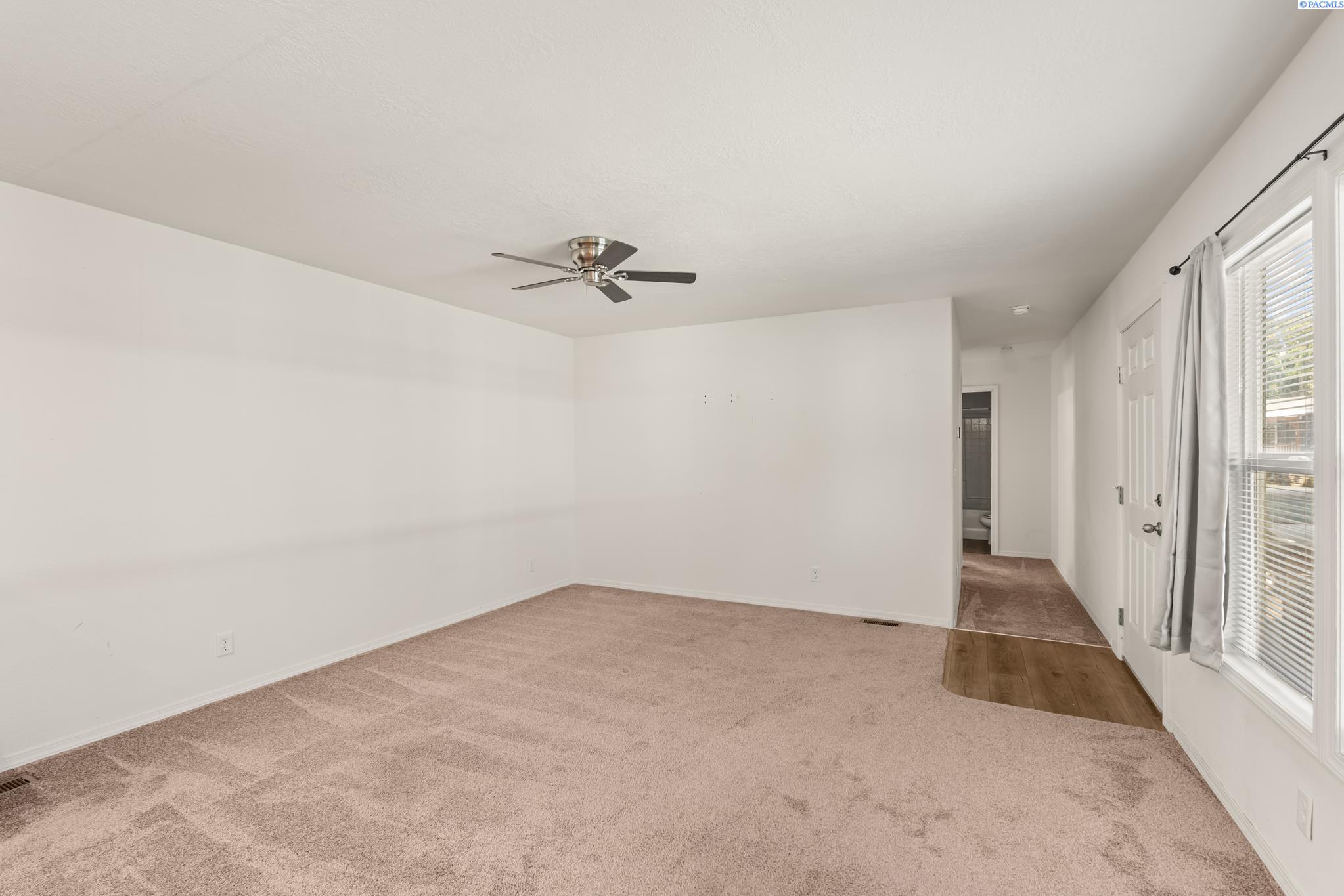 203106 E Bowles # 83