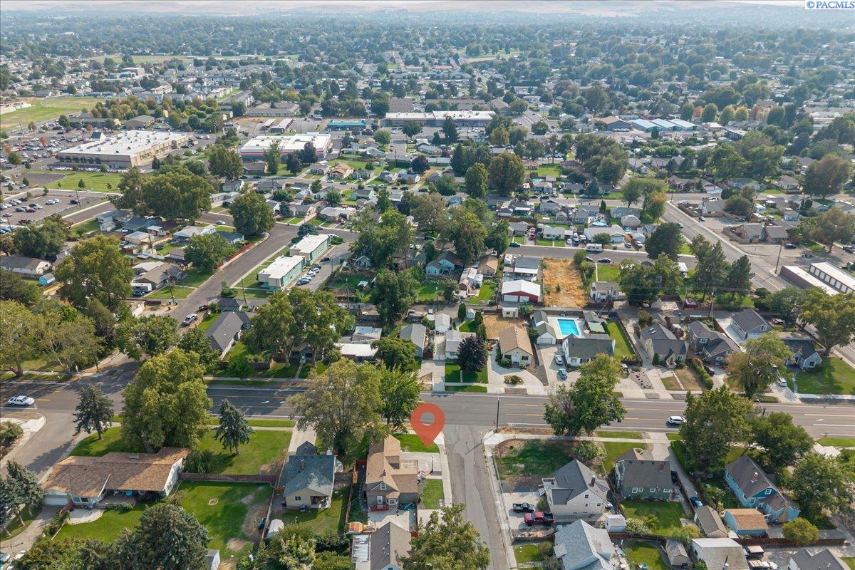 1220 W Kennewick Ave.