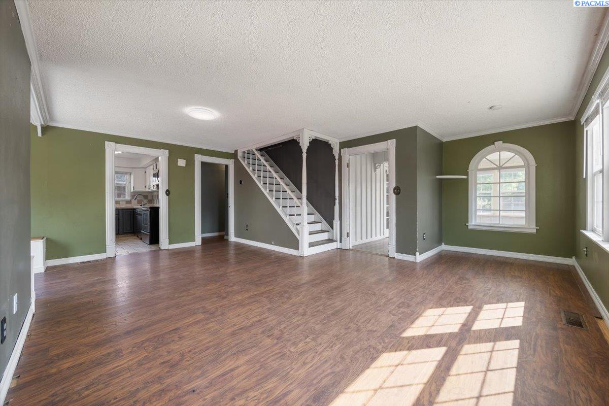 1220 W Kennewick Ave.