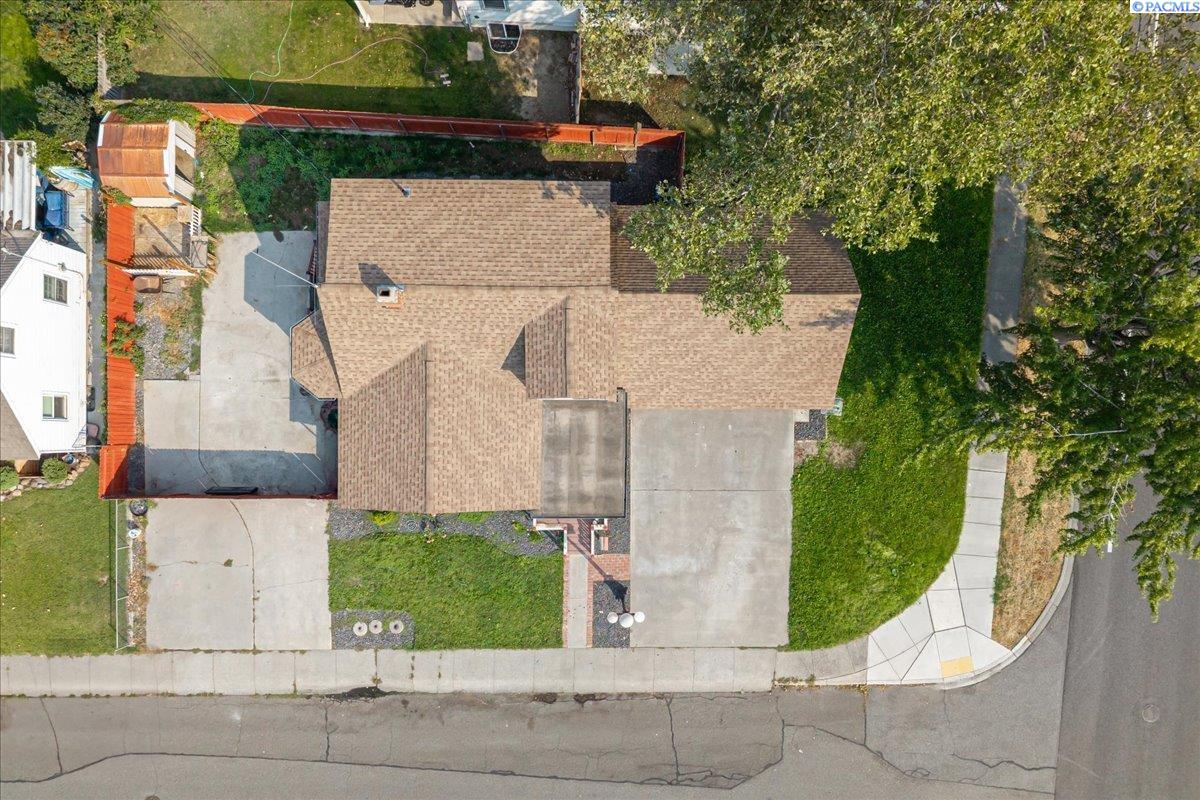 1220 W Kennewick Ave.