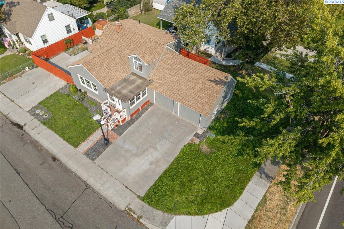 1220 W Kennewick Ave.