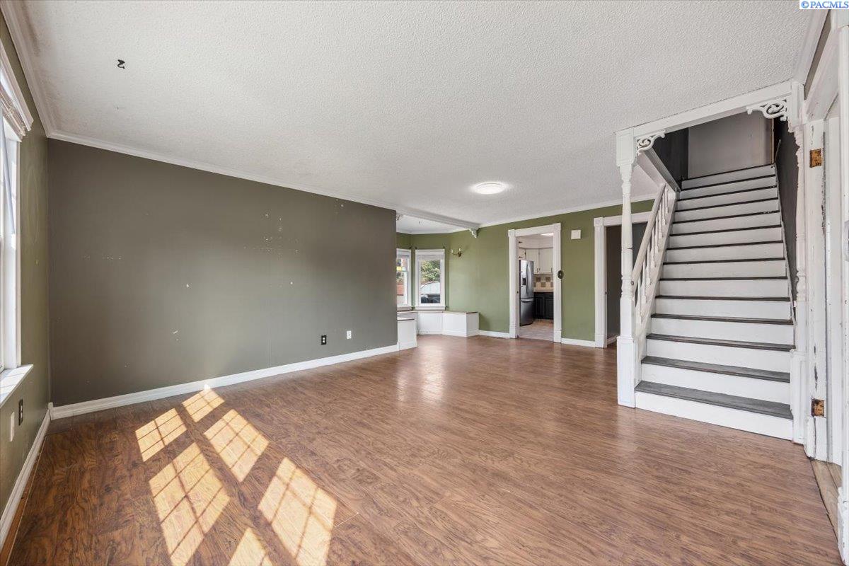 1220 W Kennewick Ave.