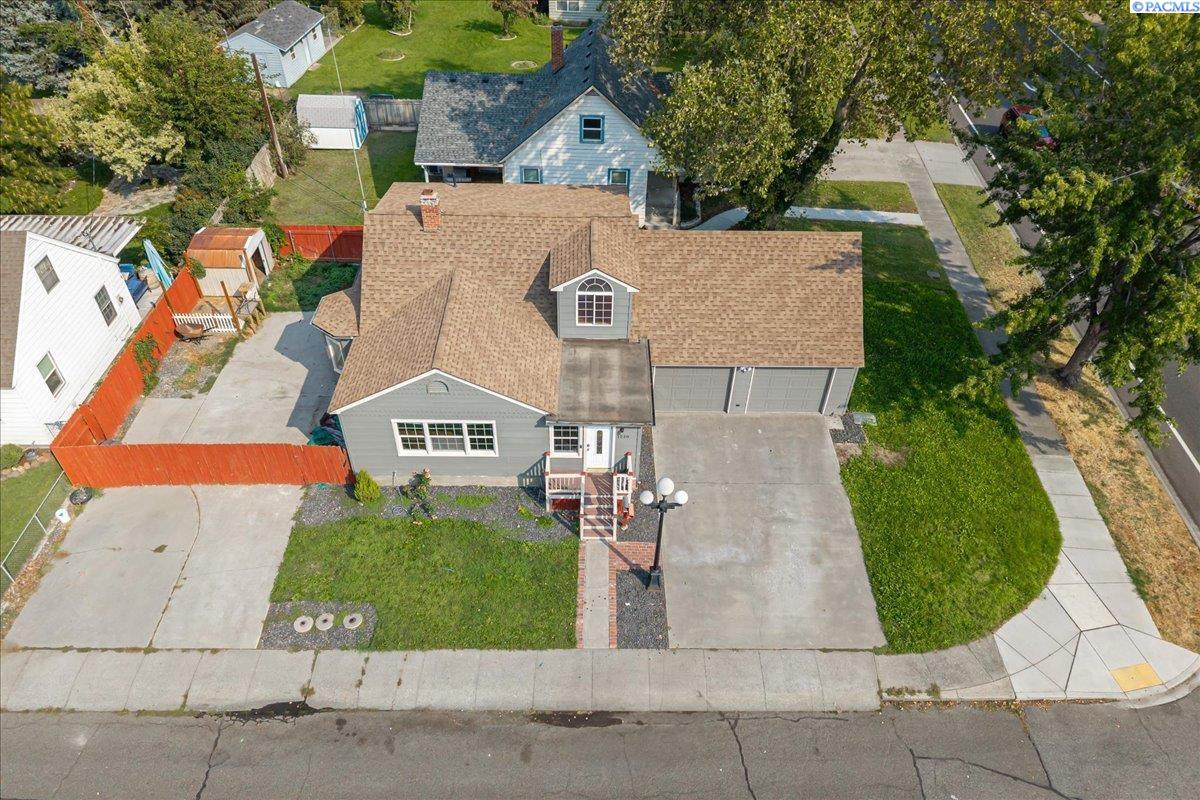 1220 W Kennewick Ave.