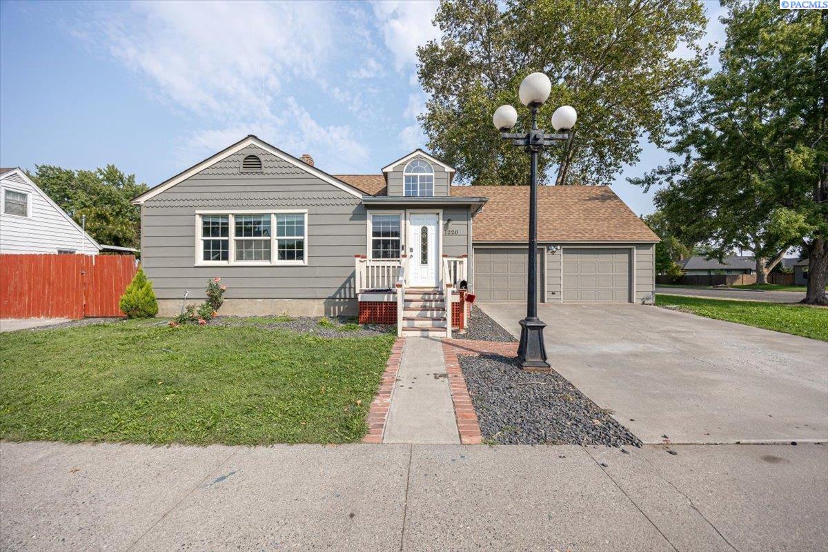 1220 W Kennewick Ave.
