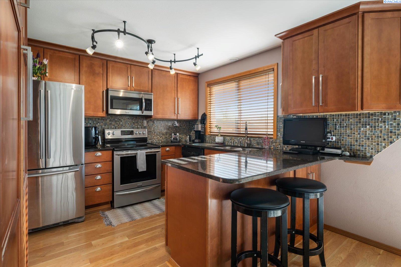 909 W 34th
