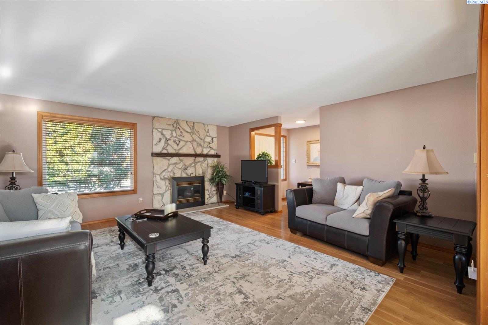 909 W 34th