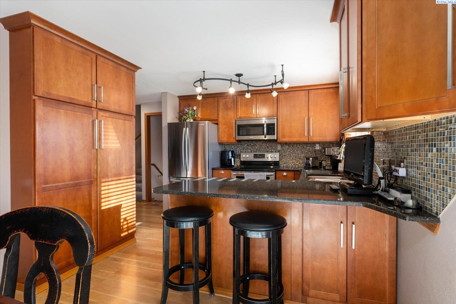 909 W 34th