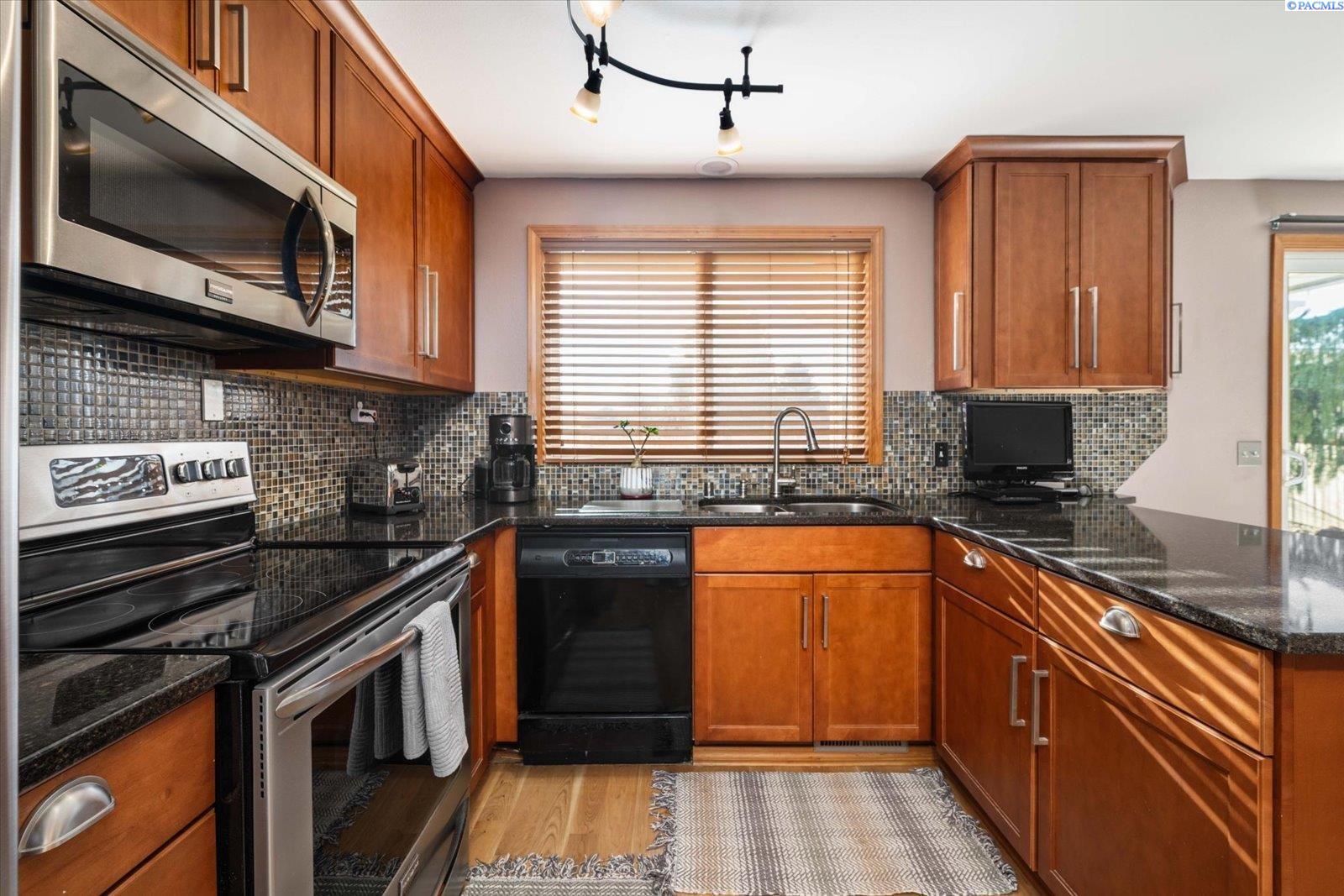 909 W 34th
