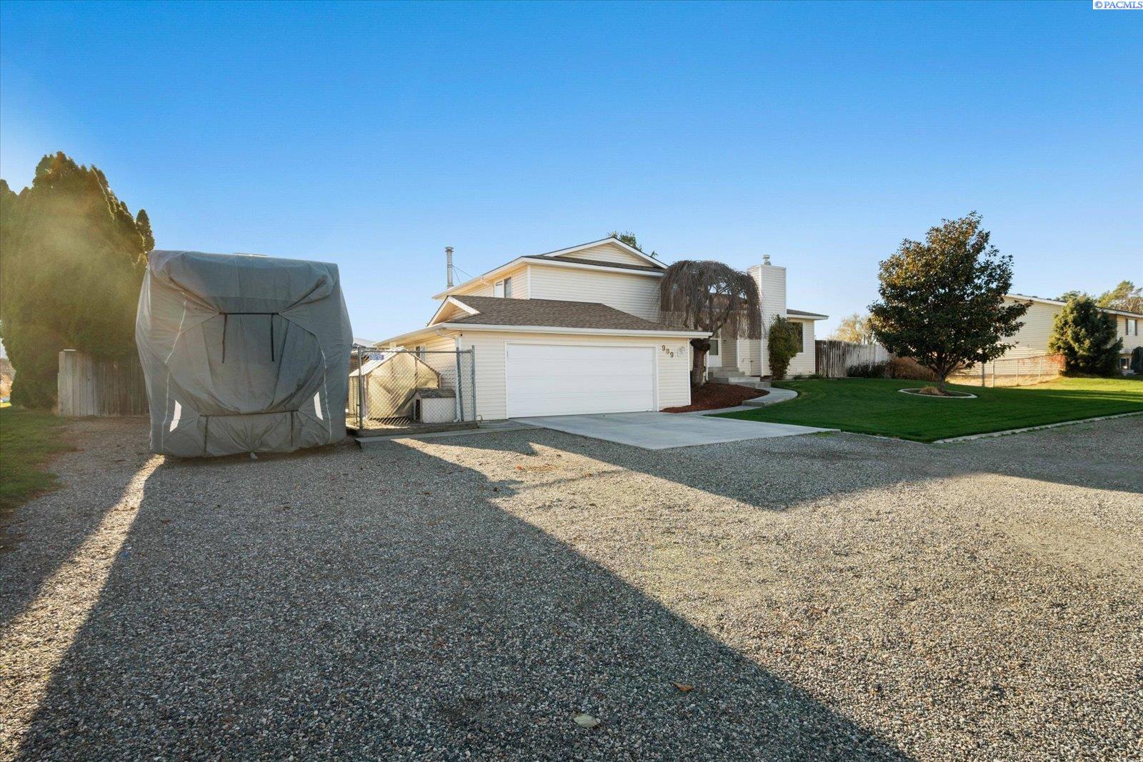 909 W 34th