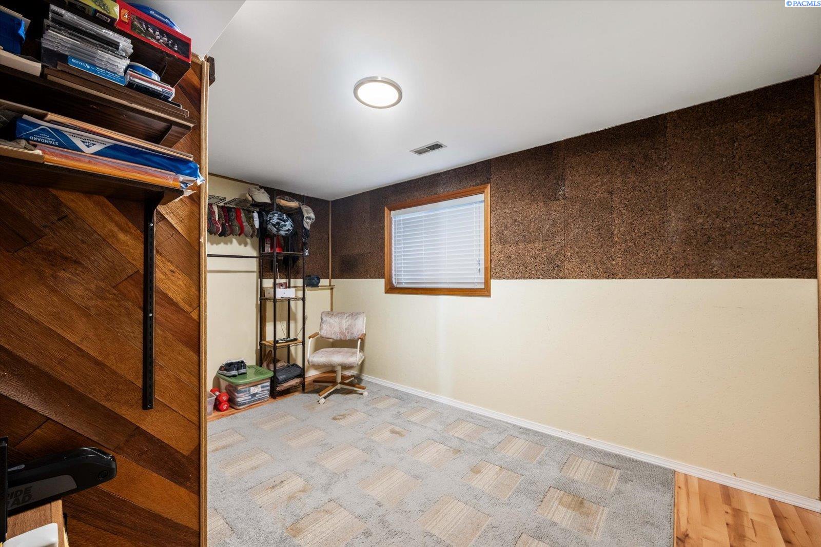 909 W 34th