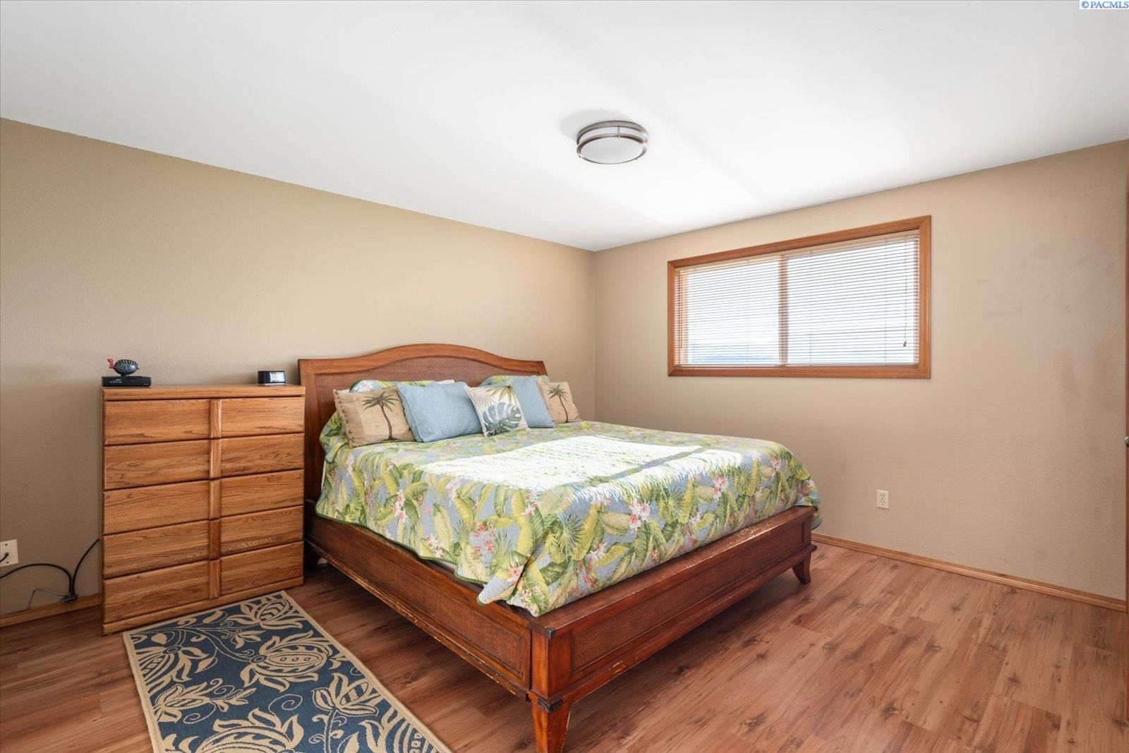 909 W 34th