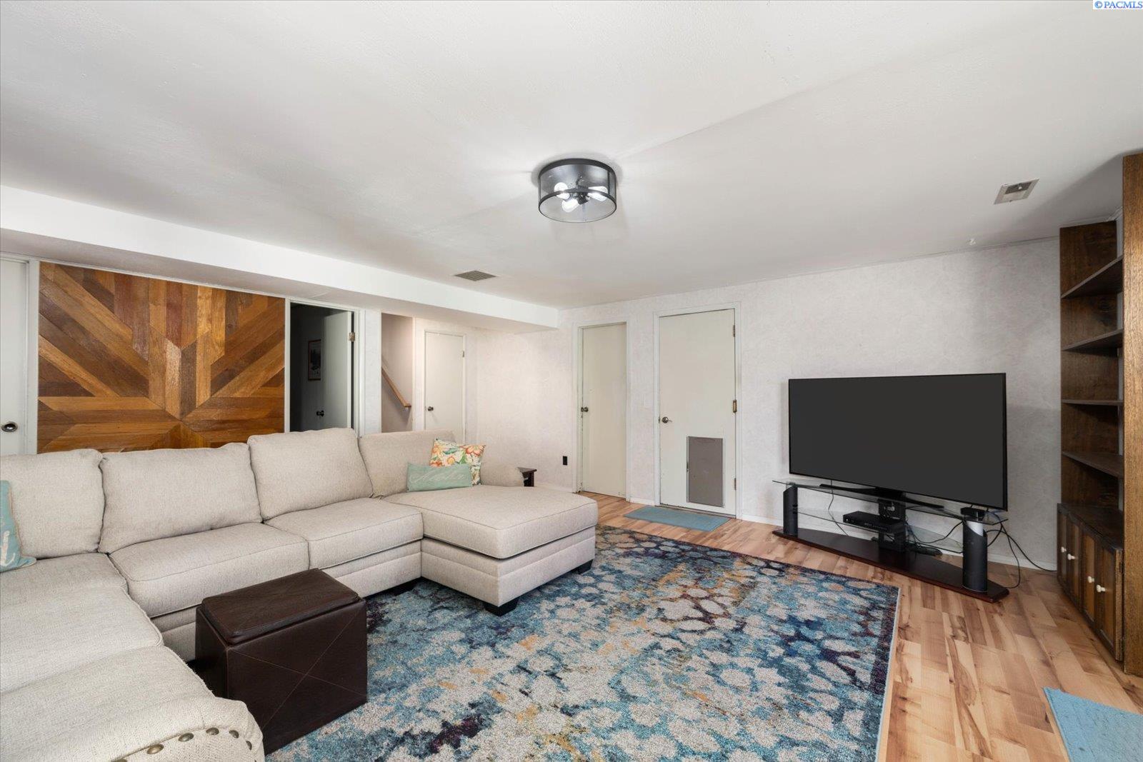 909 W 34th