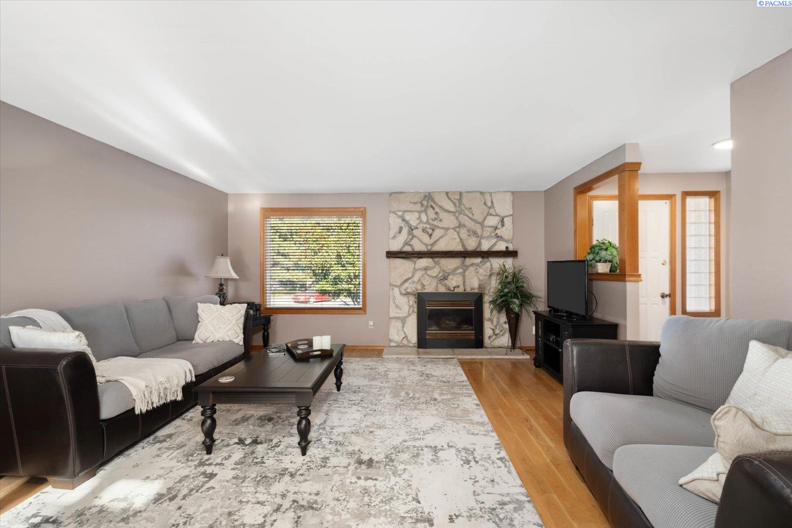 909 W 34th