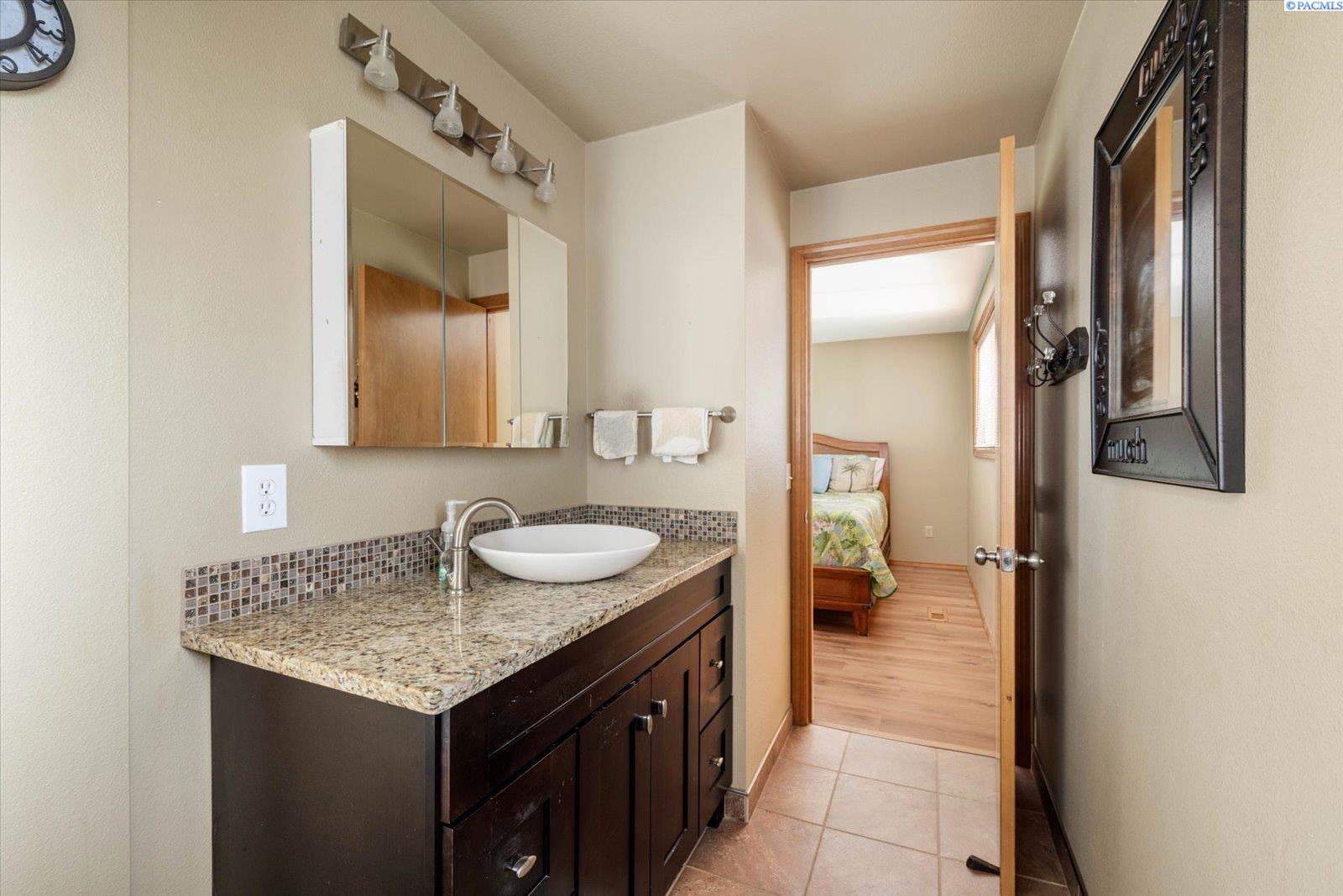 909 W 34th